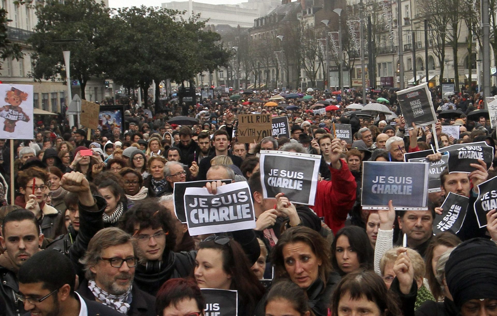 Líderes de todo o mundo marcham em Paris contra o terrorismo