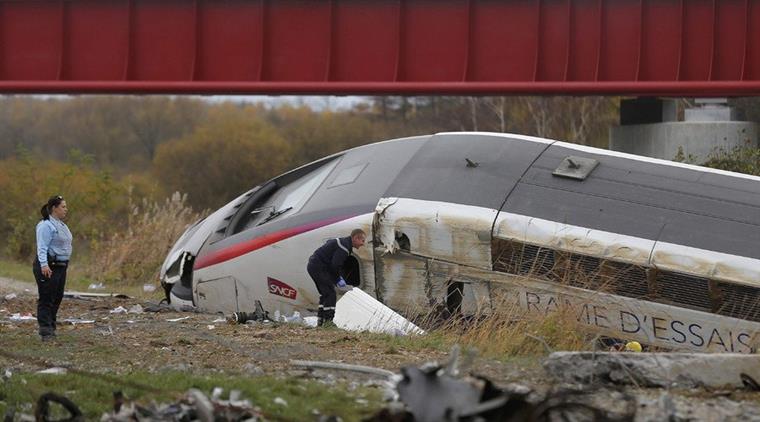 Descarrilamento de TGV faz cinco mortos