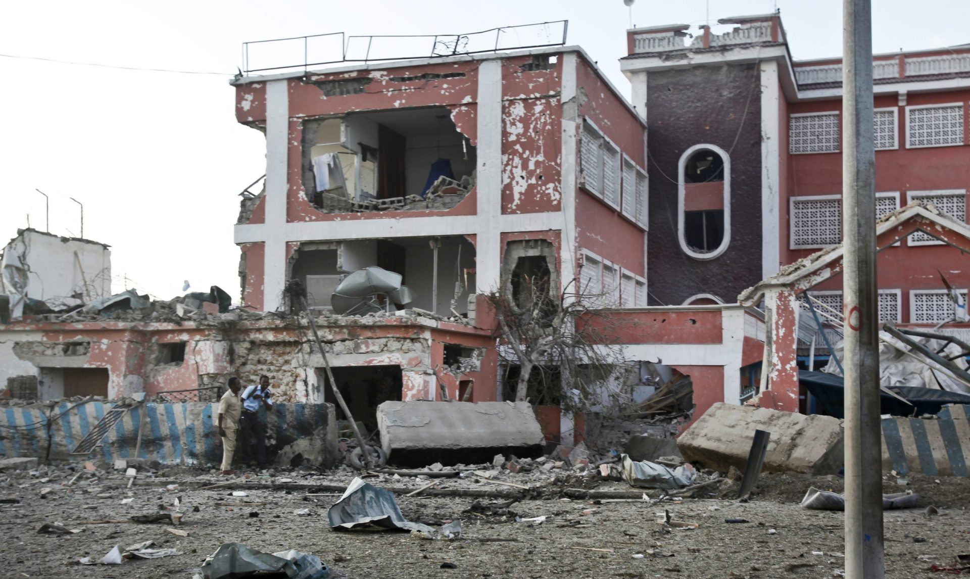 Pelo menos 12 mortos em atentado contra hotel na capital da Somália
