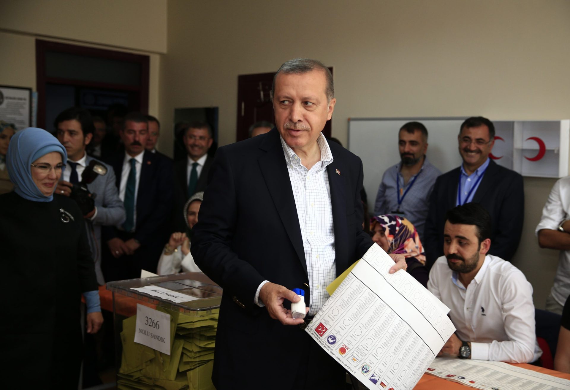 Recep Erdogan ganha legislativas turcas com maioria absoluta