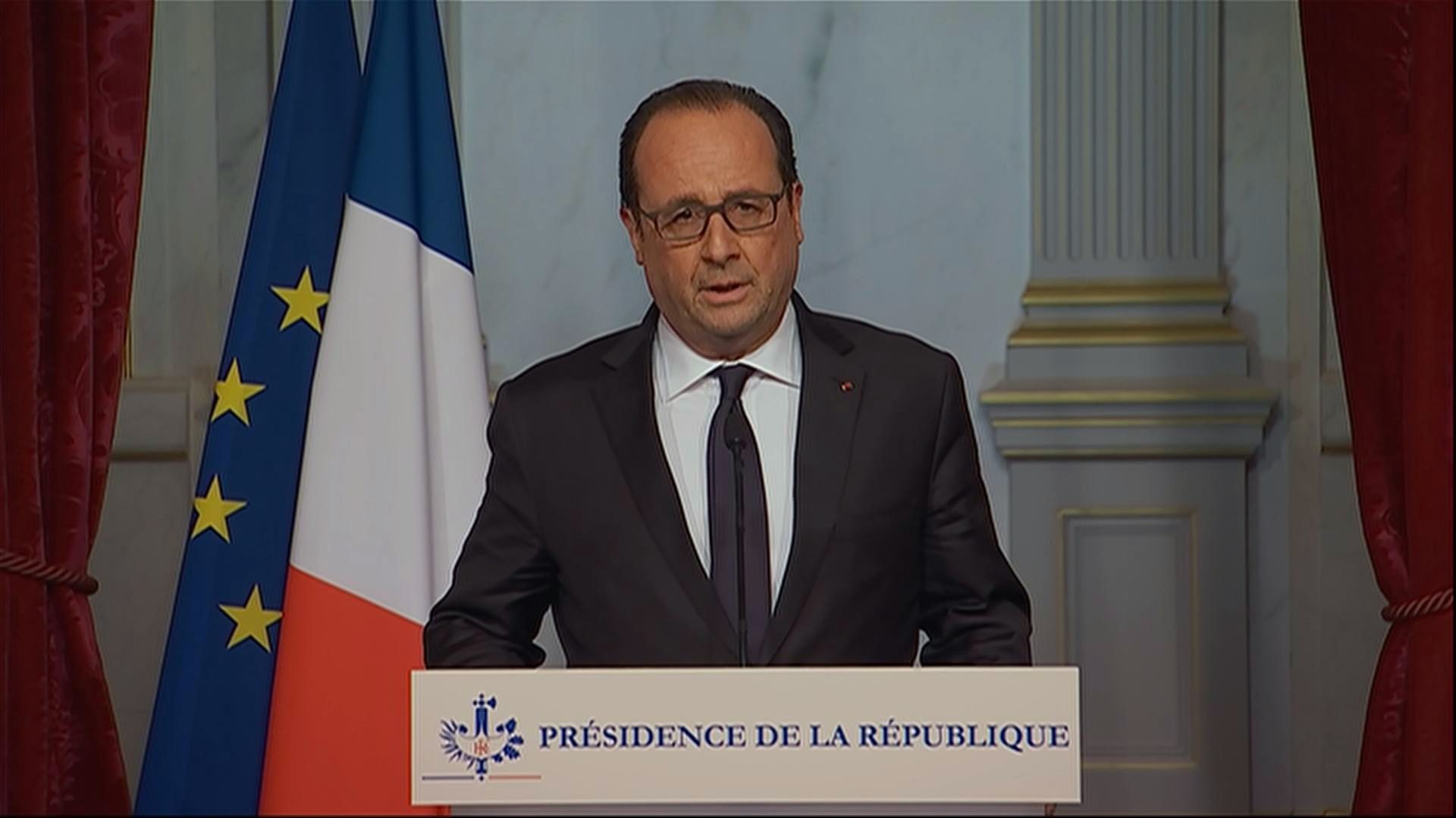 Paris: Presidente francês quer estado de emergência durante três meses