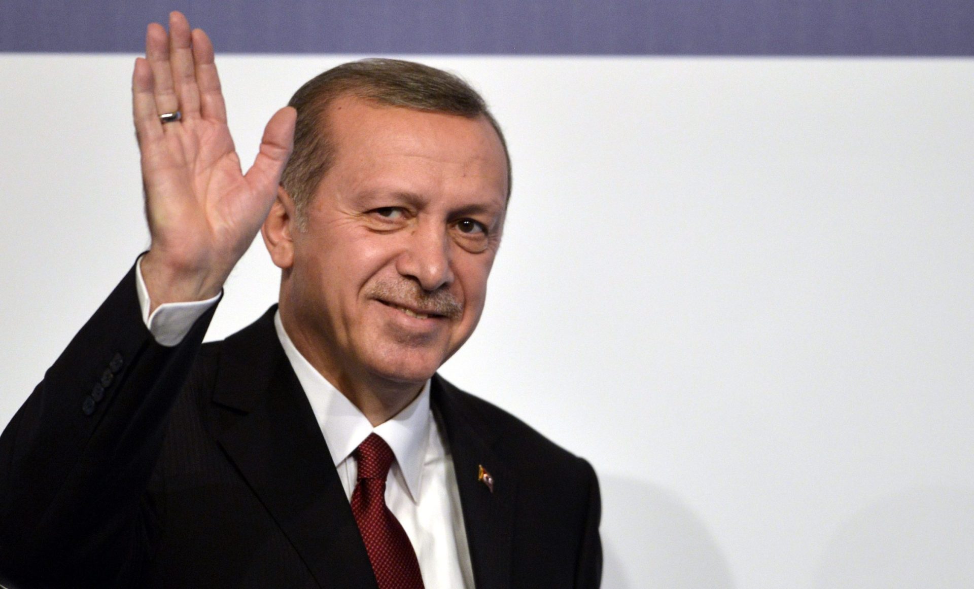 Presidente turco pede para não se confundir terrorismo e refugiados