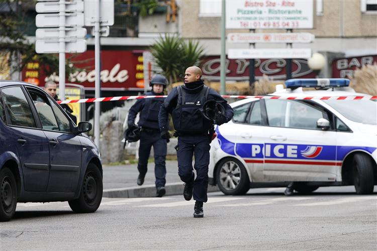 Polícia francesa fez 128 rusgas durante a noite