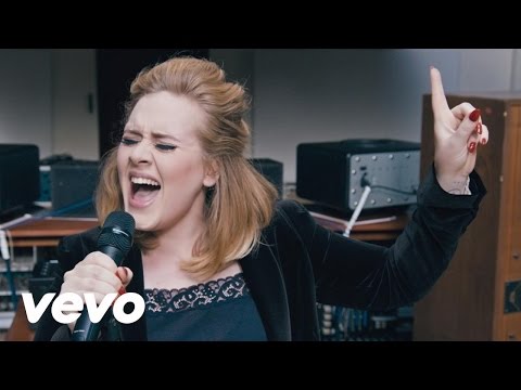 Adele igual a si própria em segundo single