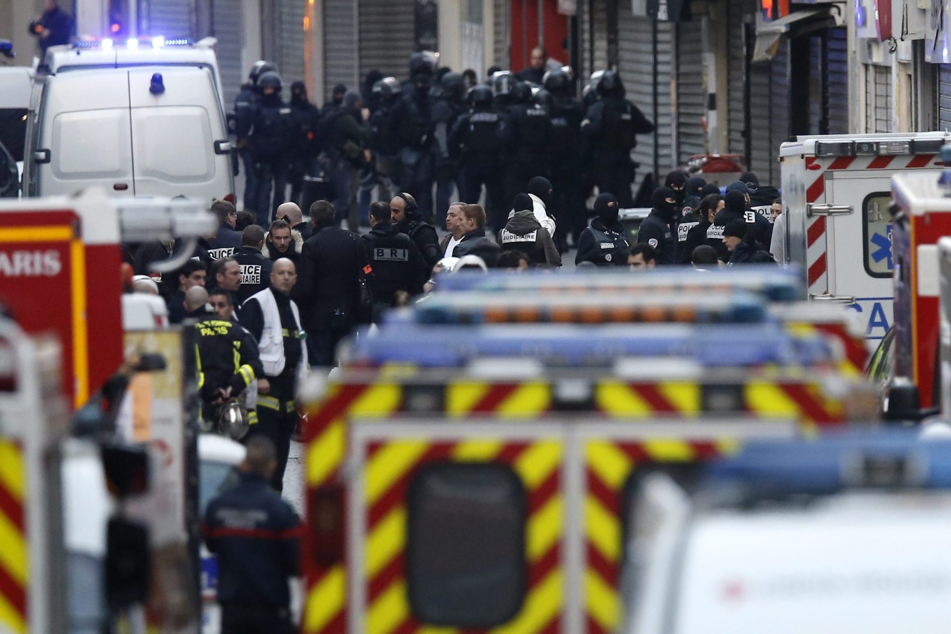 Portugueses descrevem aparato policial em operação em Saint-Denis