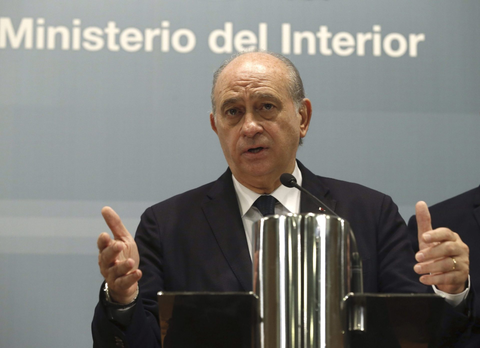 Abaaoud tentou recrutar em Espanha, diz o ministro do Interior espanhol