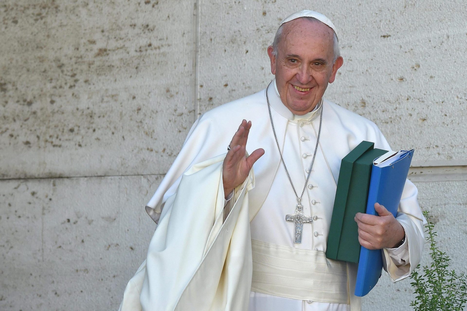 Papa afirma que num mundo em guerra as festividades de Natal soam a falso