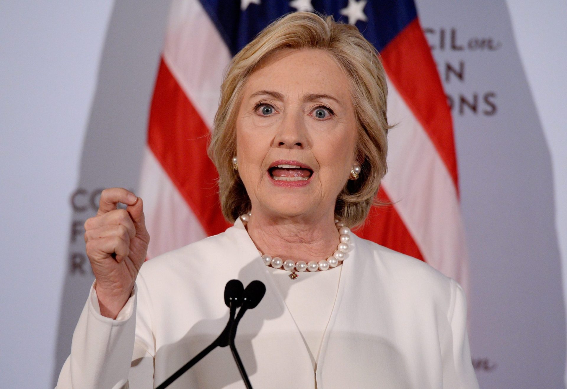Hillary Clinton defende coligação mundial contra o Estado Islâmico