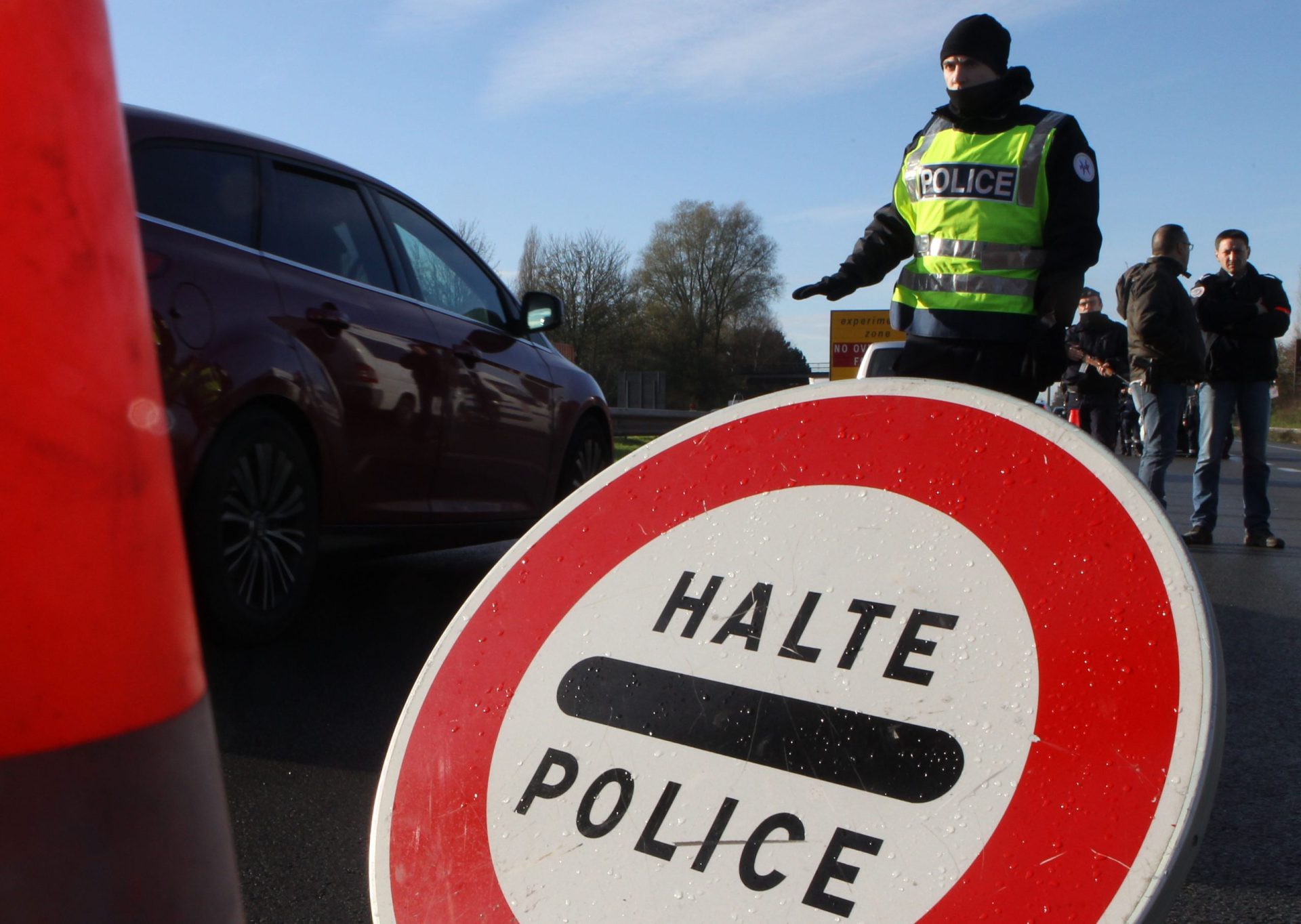 Encontrado cinto de explosivos nos arredores de Paris