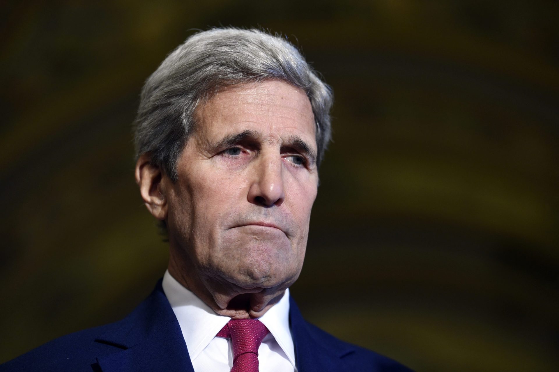 Luta contra Daesh &#8216;tem de ser intensificada&#8217;, diz John Kerry