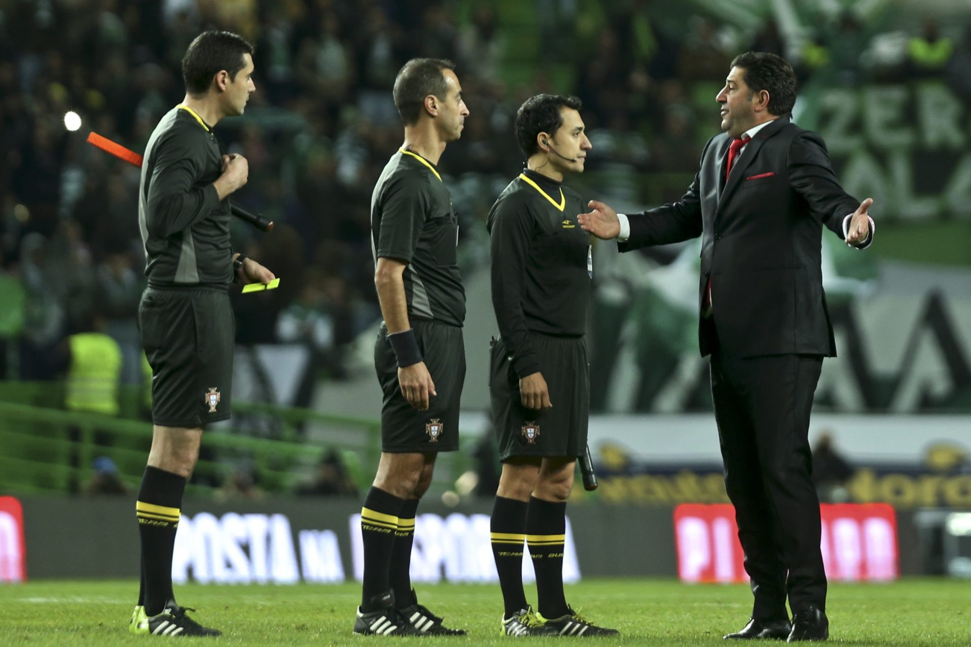 Rui Costa defende Rui Vitória