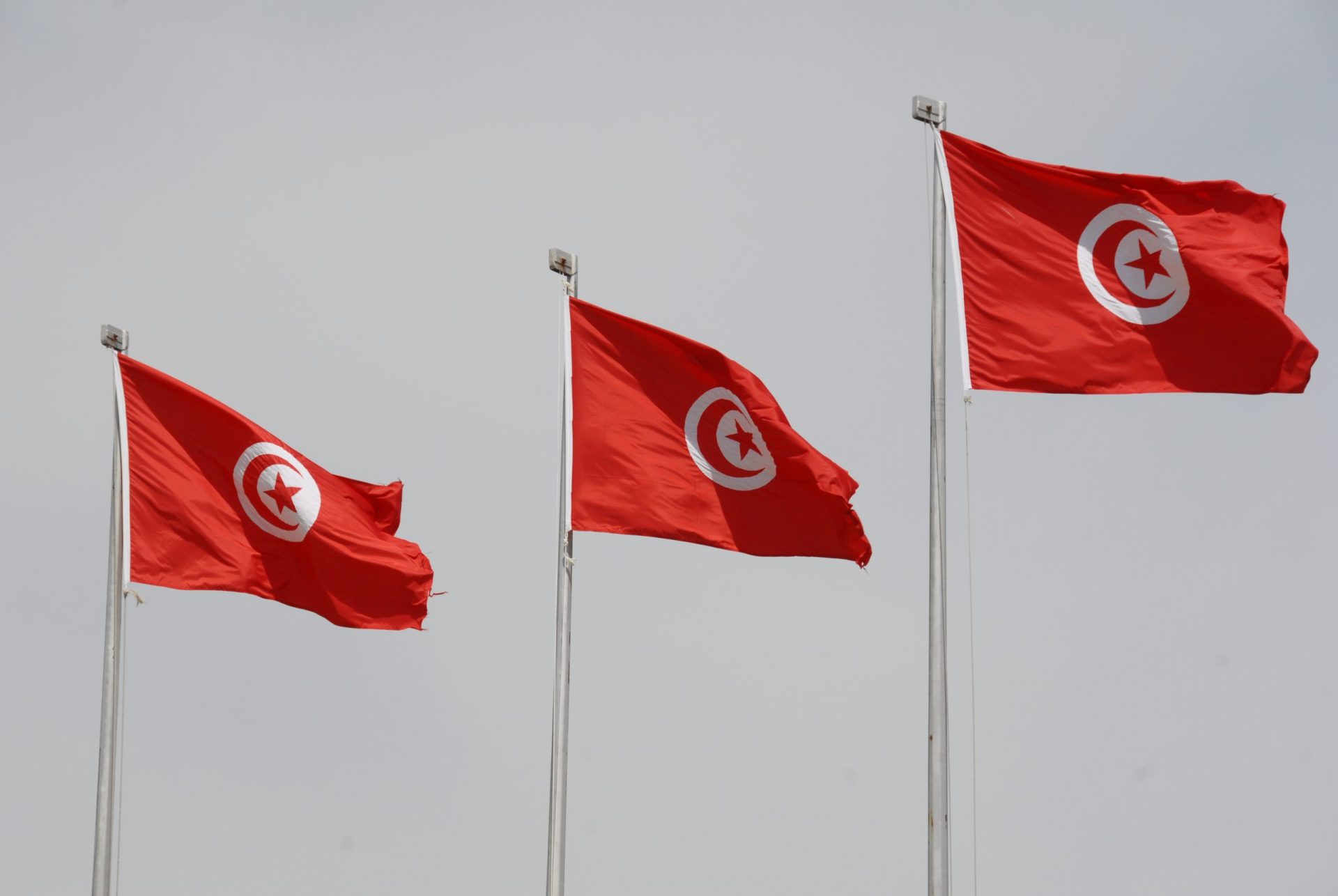 Declarado estado de emergência na Tunísia