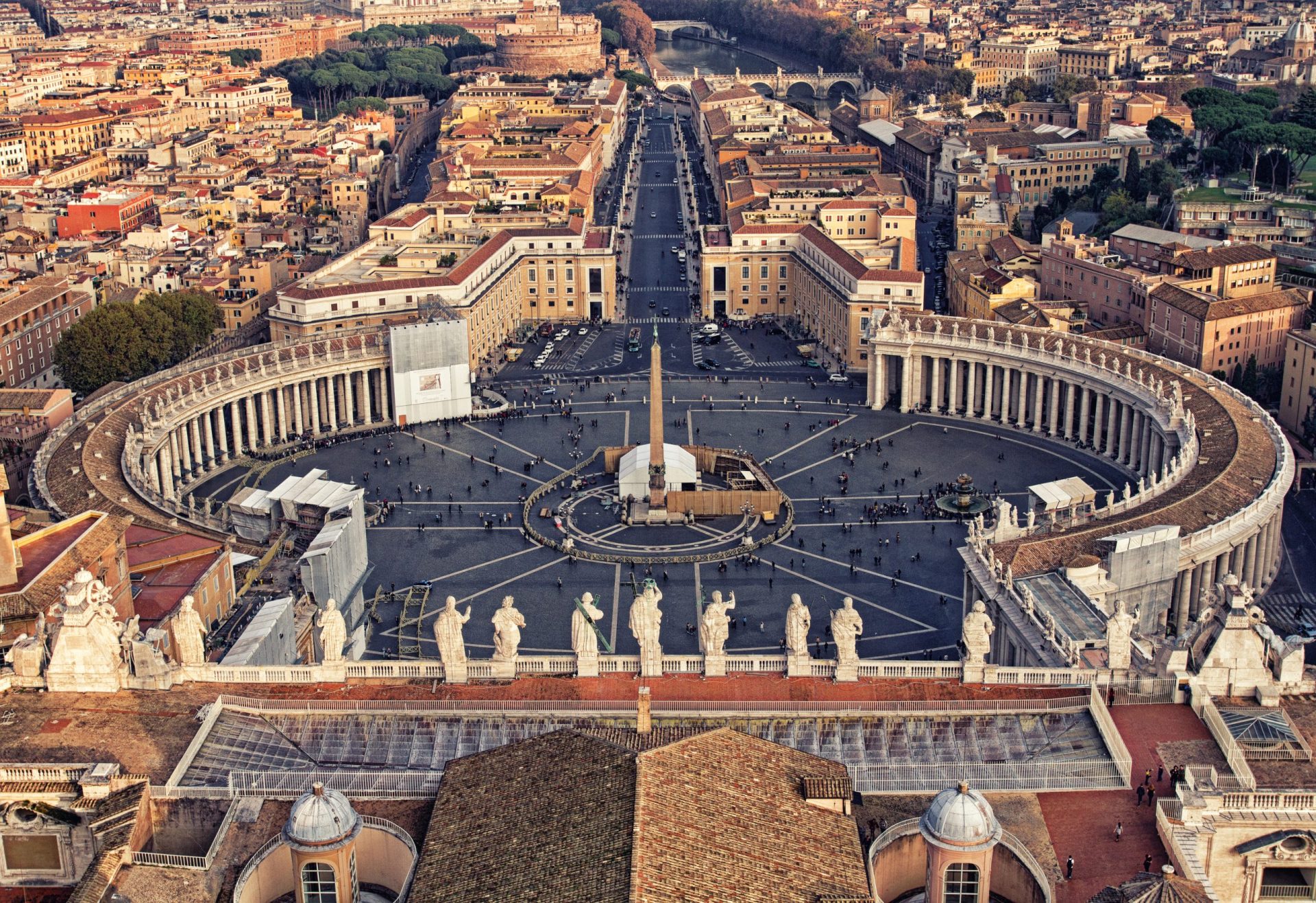 Mais um escândalo abala o Vaticano: fuga de documentos oficiais