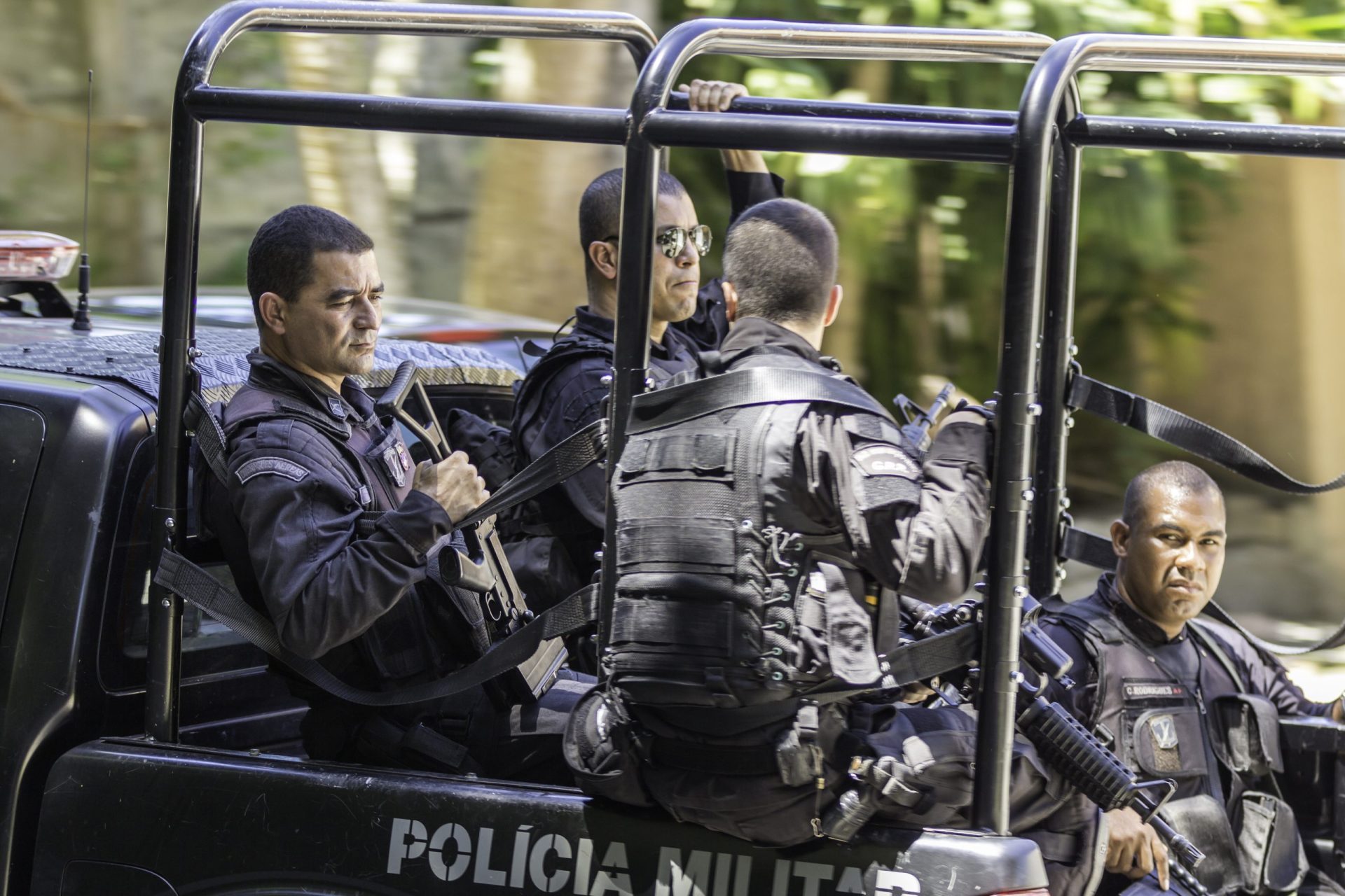 Quatro polícias brasileiros detidos por matarem cinco jovens