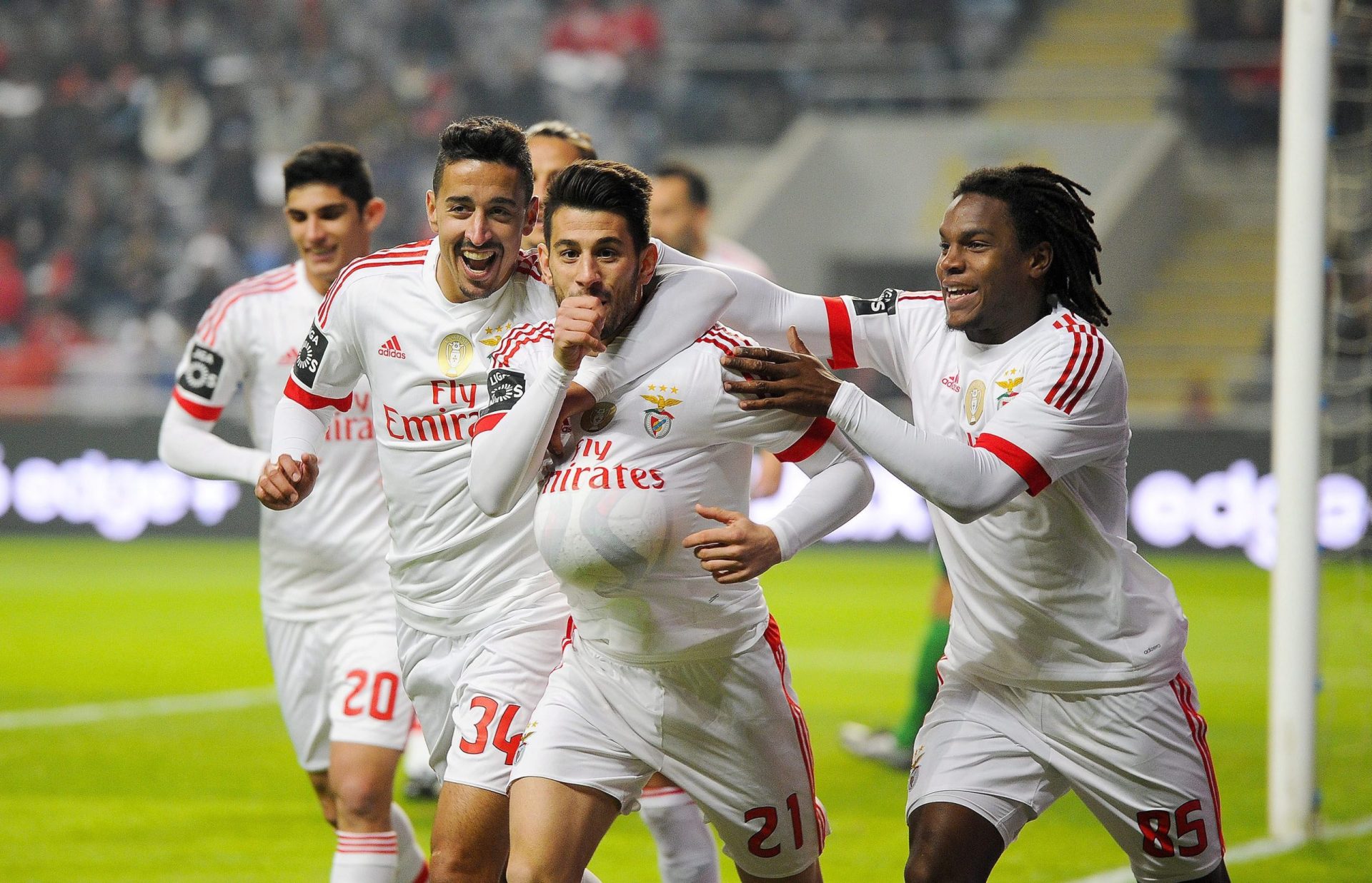 Benfica vence em Braga e sobe a terceiro