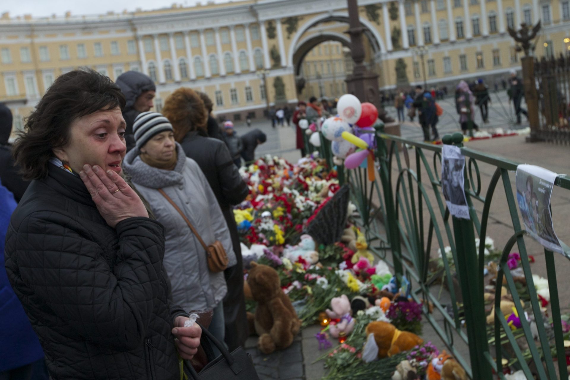 Chega à Rússia um segundo avião com corpos de vítimas do acidente aéreo no Egito