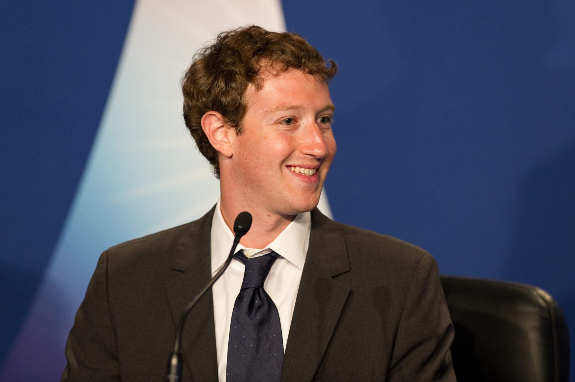 Fundador do Facebook quer construir a paz com a Internet