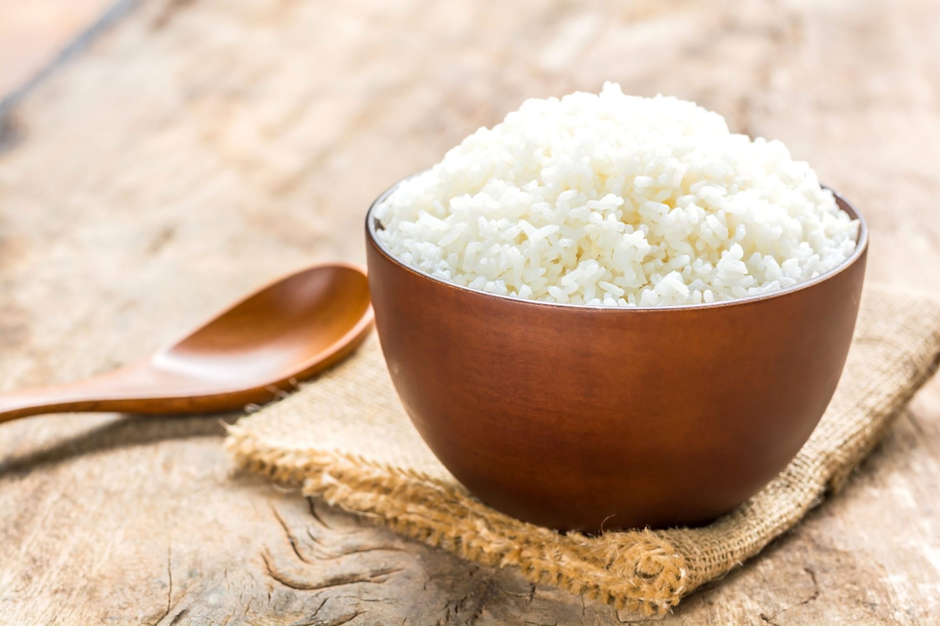 Sabe como reduzir as calorias do arroz? Basta cozinhá-lo desta forma
