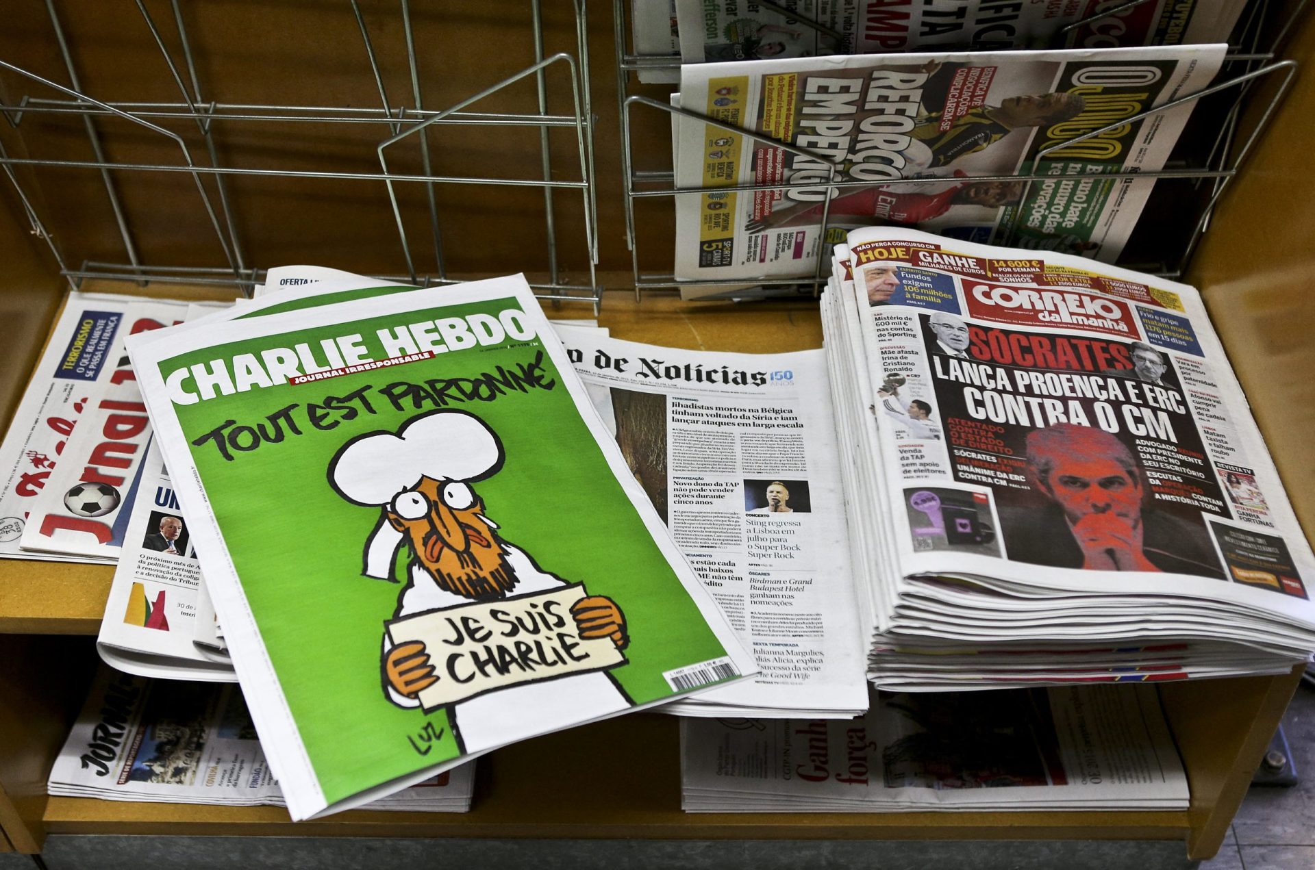 Edição especial do Charlie Hebdo esgotou em Portugal