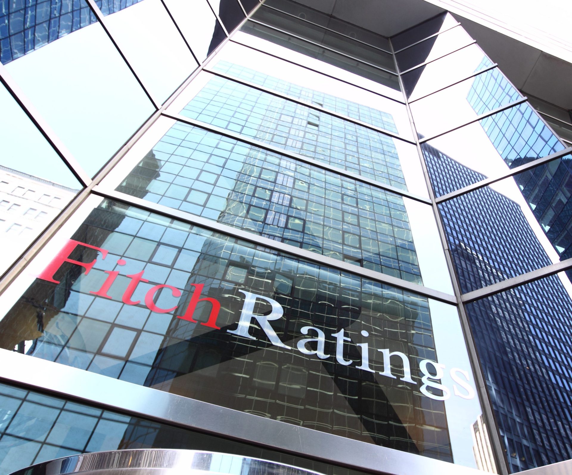 Fitch reduz perspectiva da Grécia para negativa