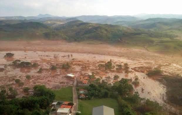 Sobe para 17 o número de mortos após rutura de barragem no Brasil