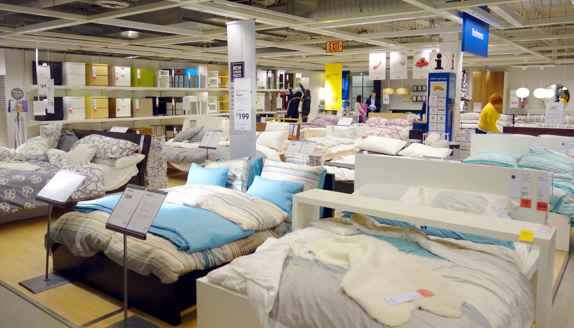 Refugiados esgotam &#8216;stocks&#8217; de camas e colchões em lojas do IKEA