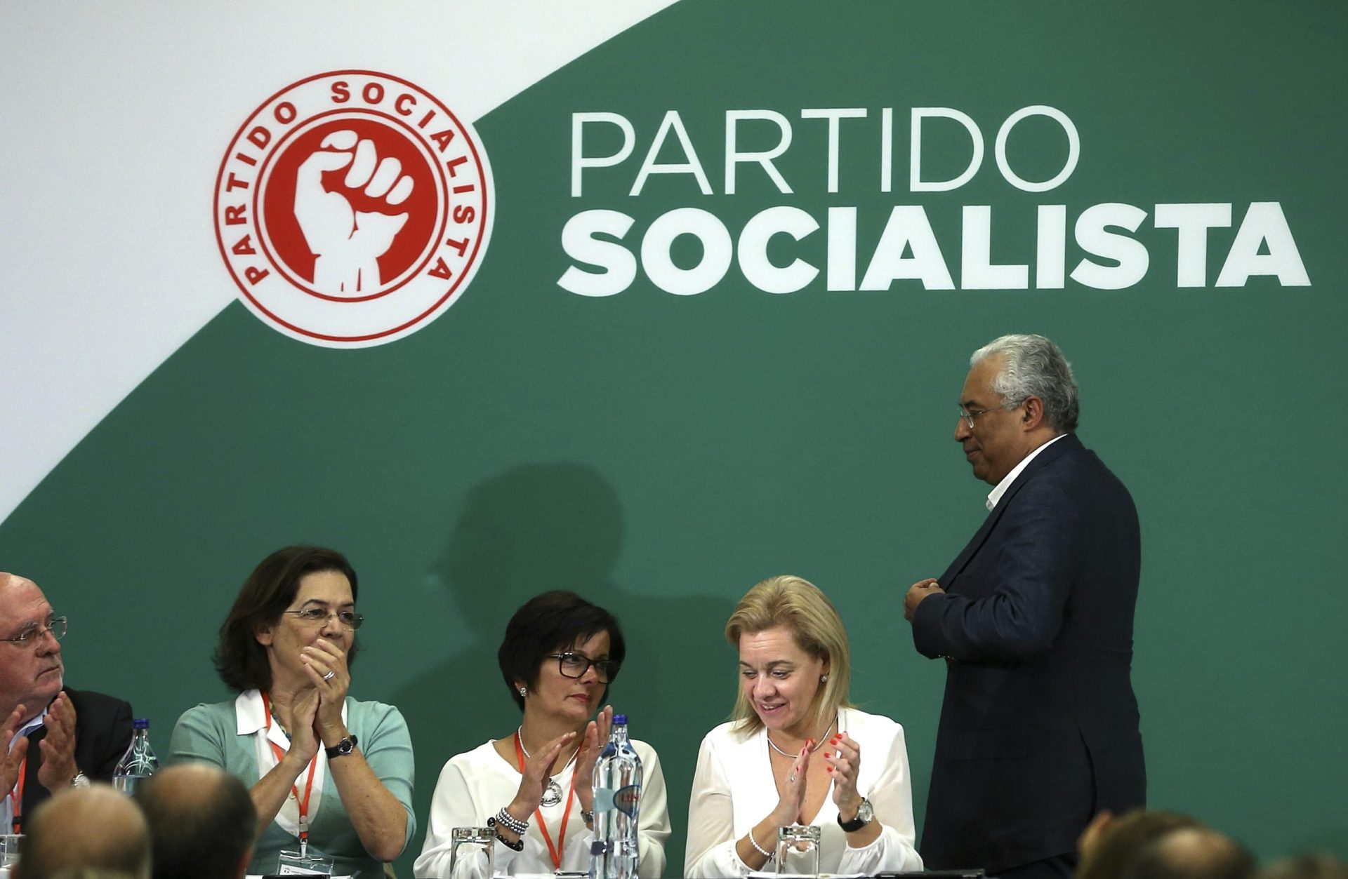 Costa mete pressão e diz que só está ‘disponível’ para governo de legislatura