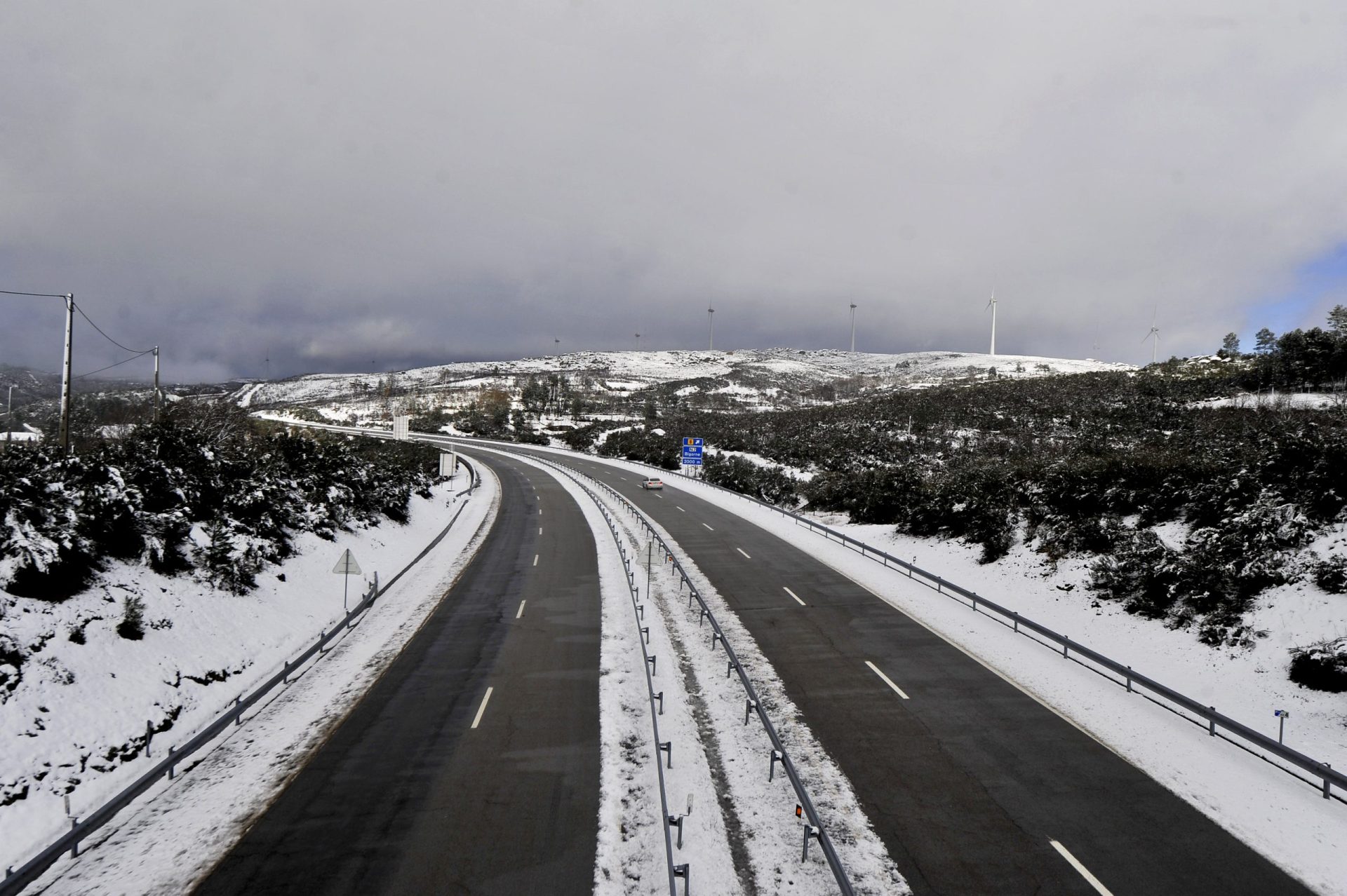 Neve: Estradas cortadas nos distritos de Coimbra, Guarda e Viseu