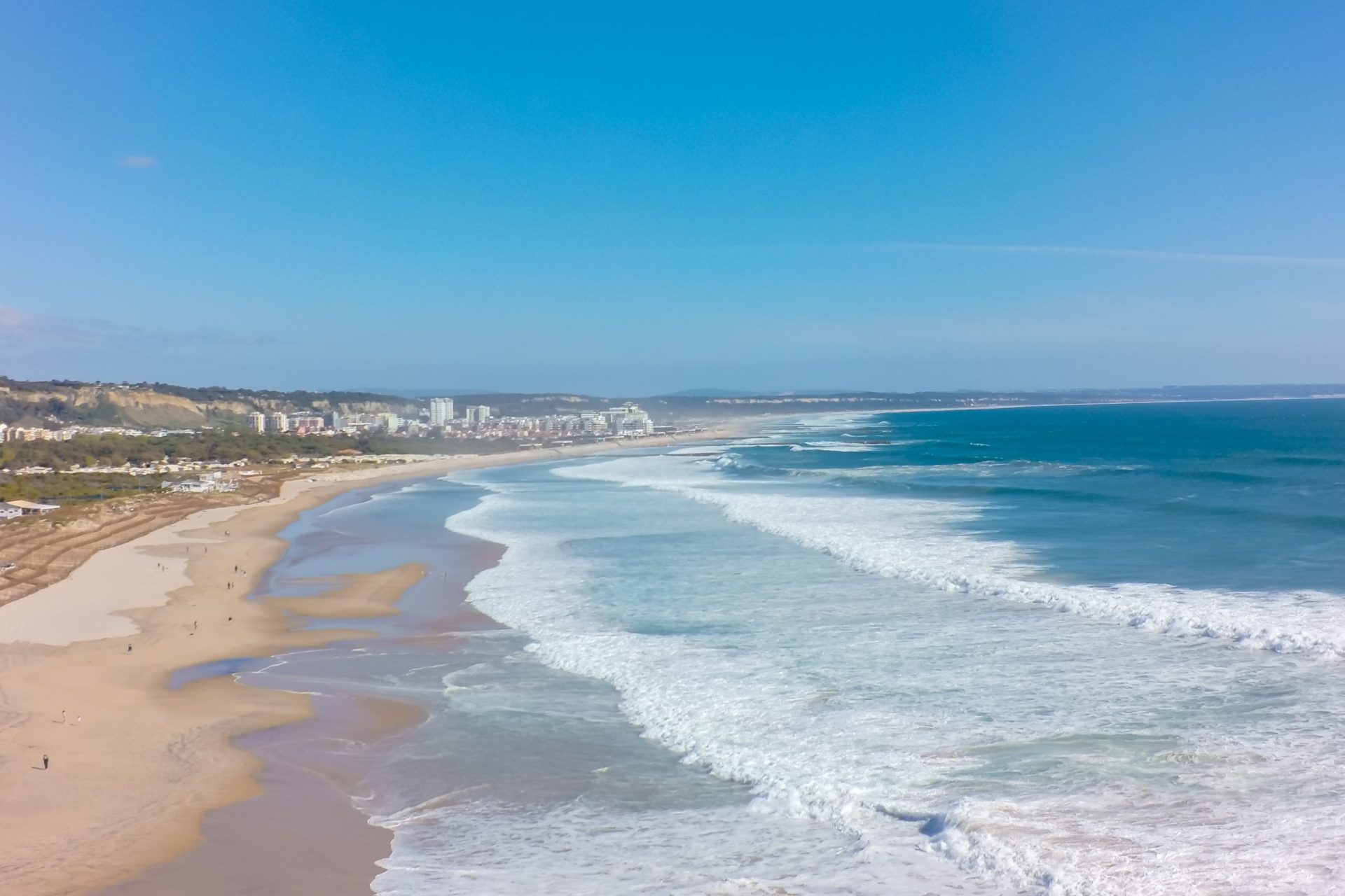 Calor do fim-de-semana levou muitos portugueses à praia