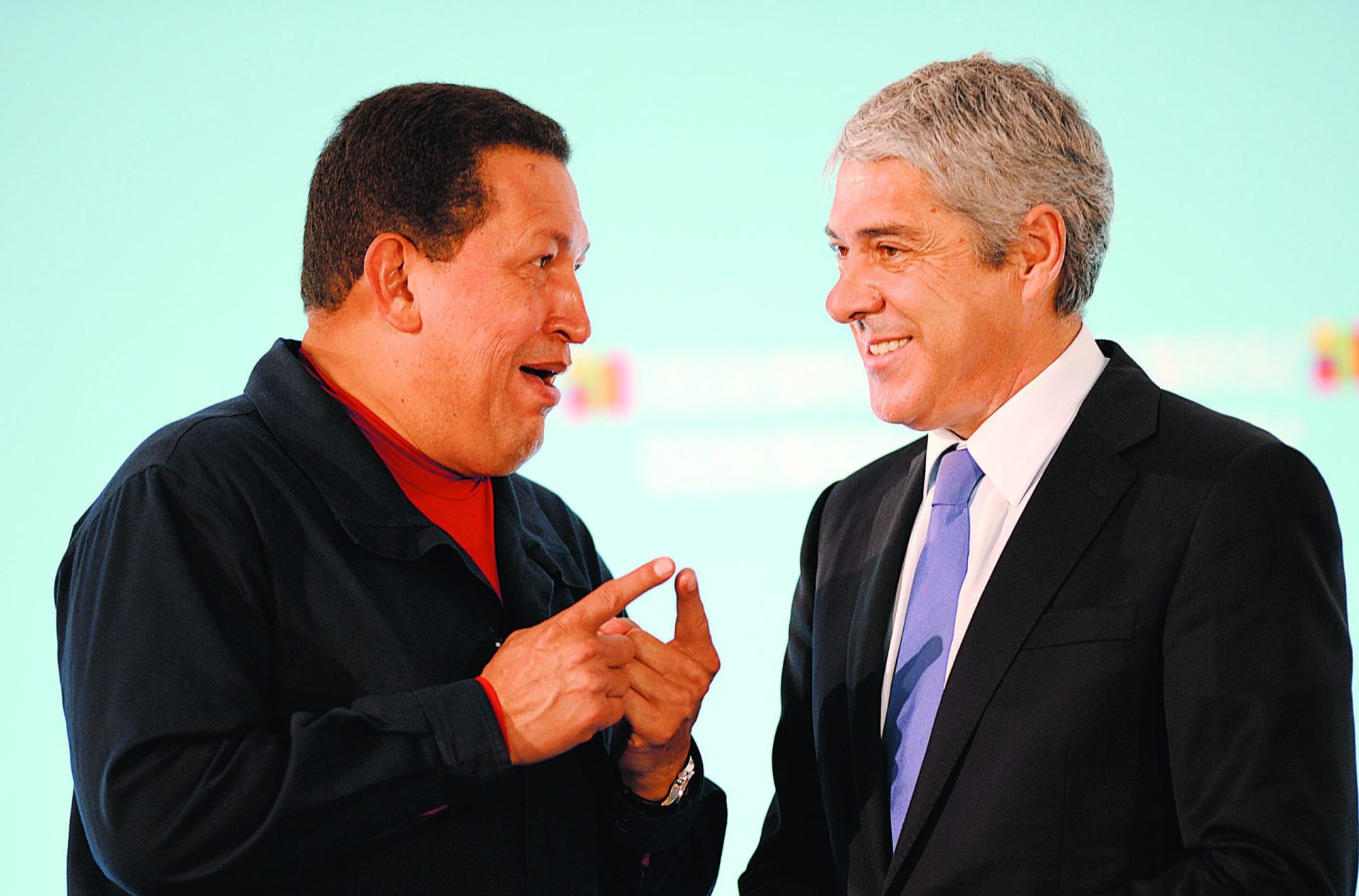 Sócrates prometeu elogiar Venezuela para facilitar negócios de amigos