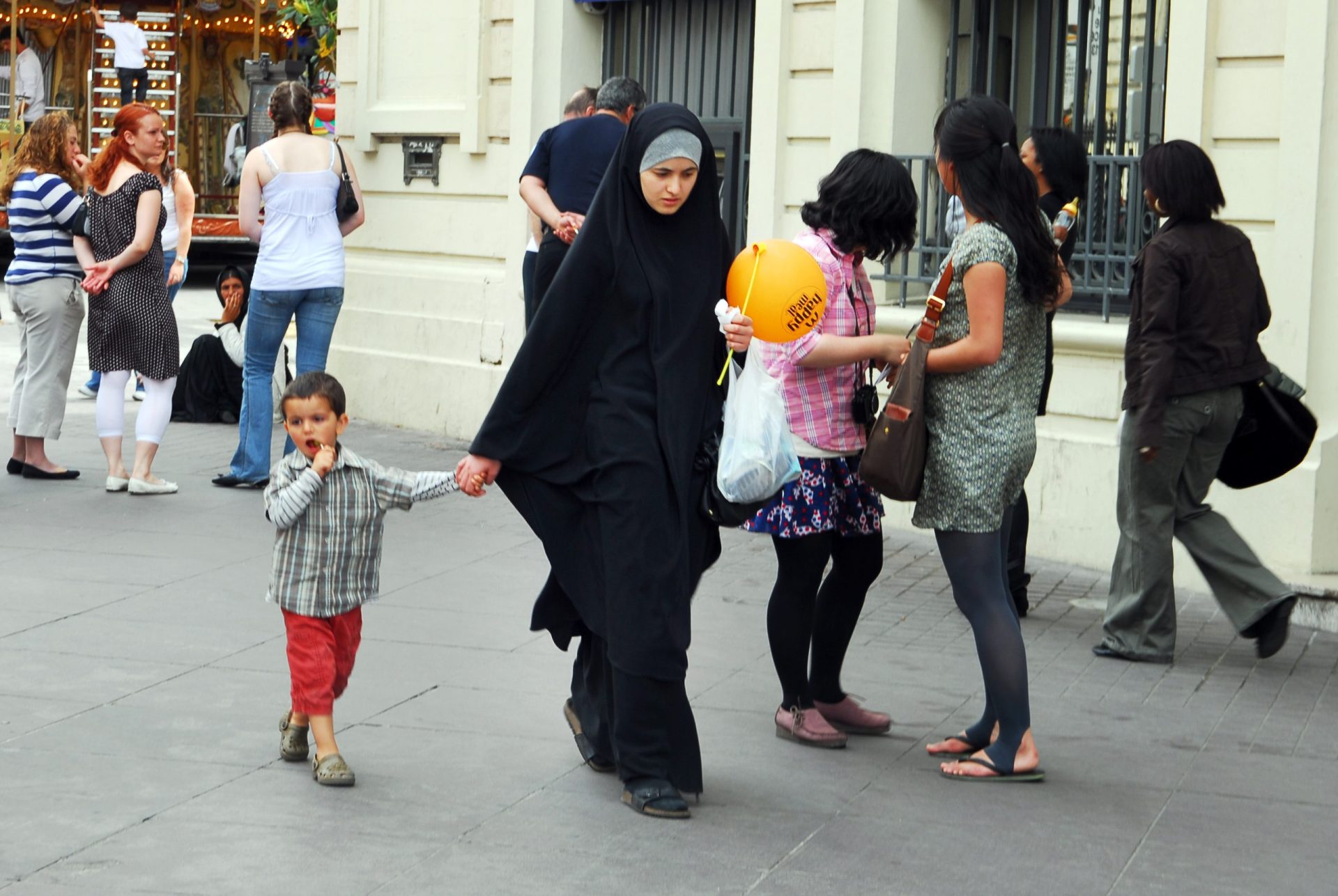 Muçulmanos na Europa &#8211; uma maioria traída por radicais