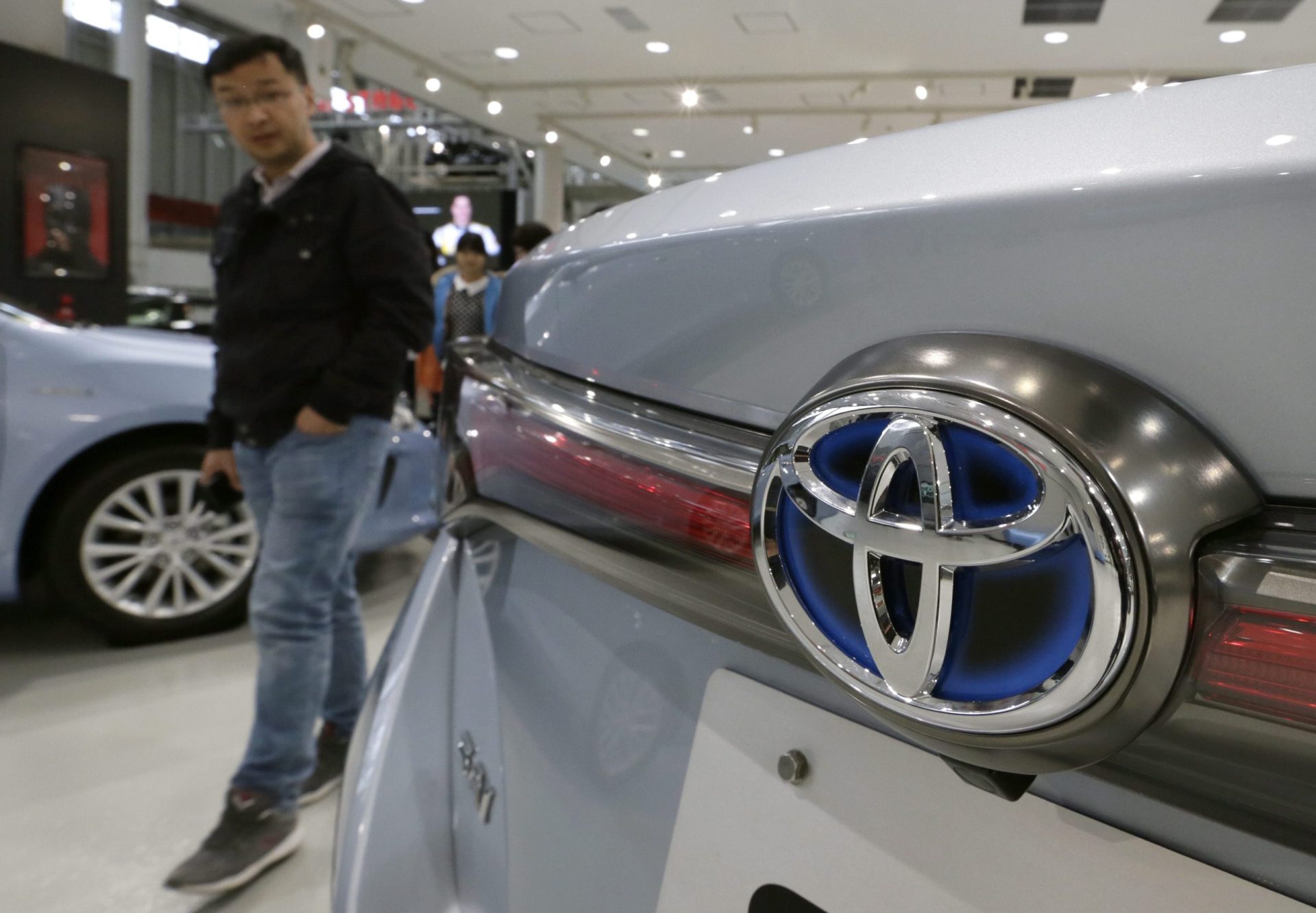 Toyota segura liderança mundial do sector automóvel