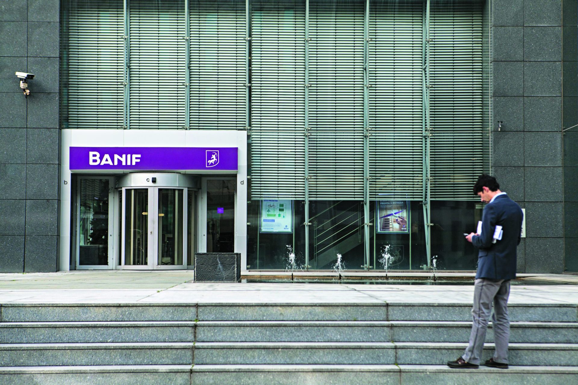 Banif: CMVM suspende negociação das acções do banco