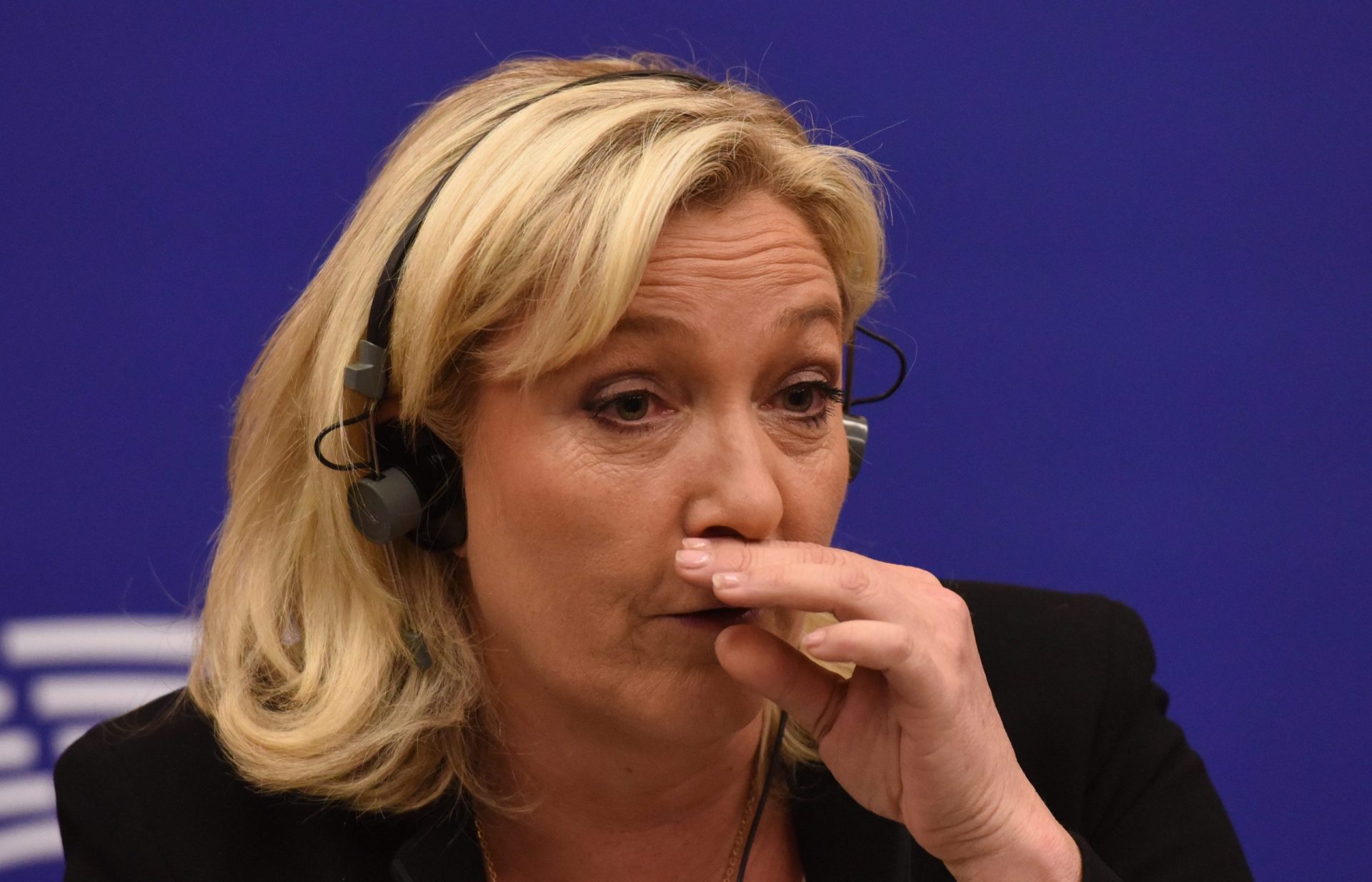 Le Pen divulga foto de jornalista decapitado