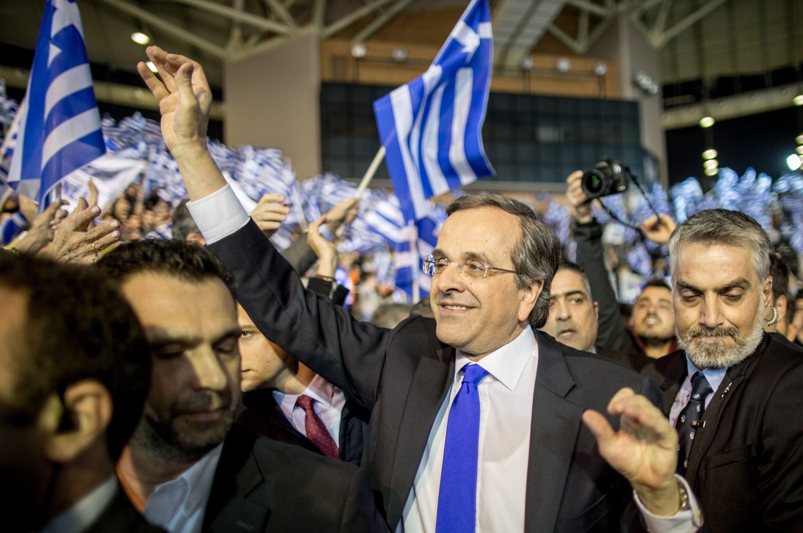 Grécia: PM Samaras mostra-se seguro da vitória em discurso inflamado