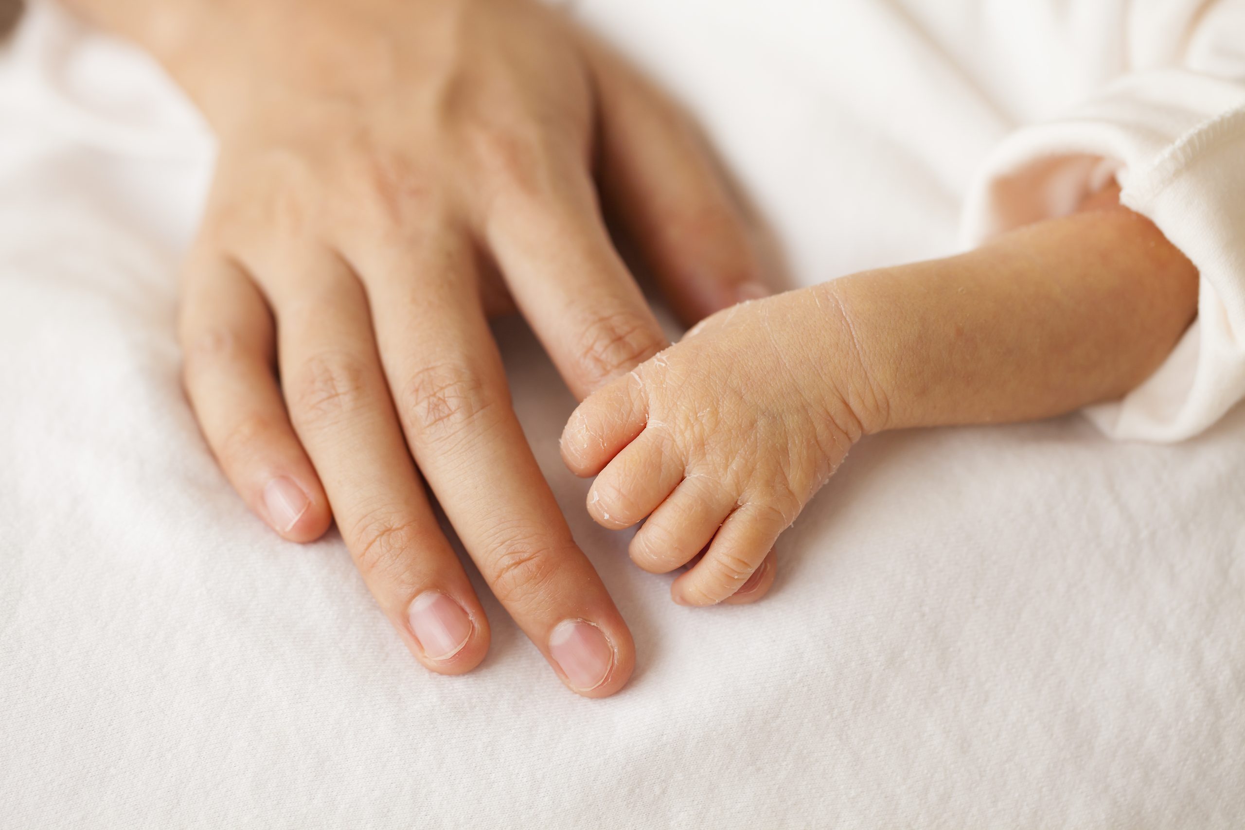 Bebés prematuros têm efeito positivo na relação dos pais