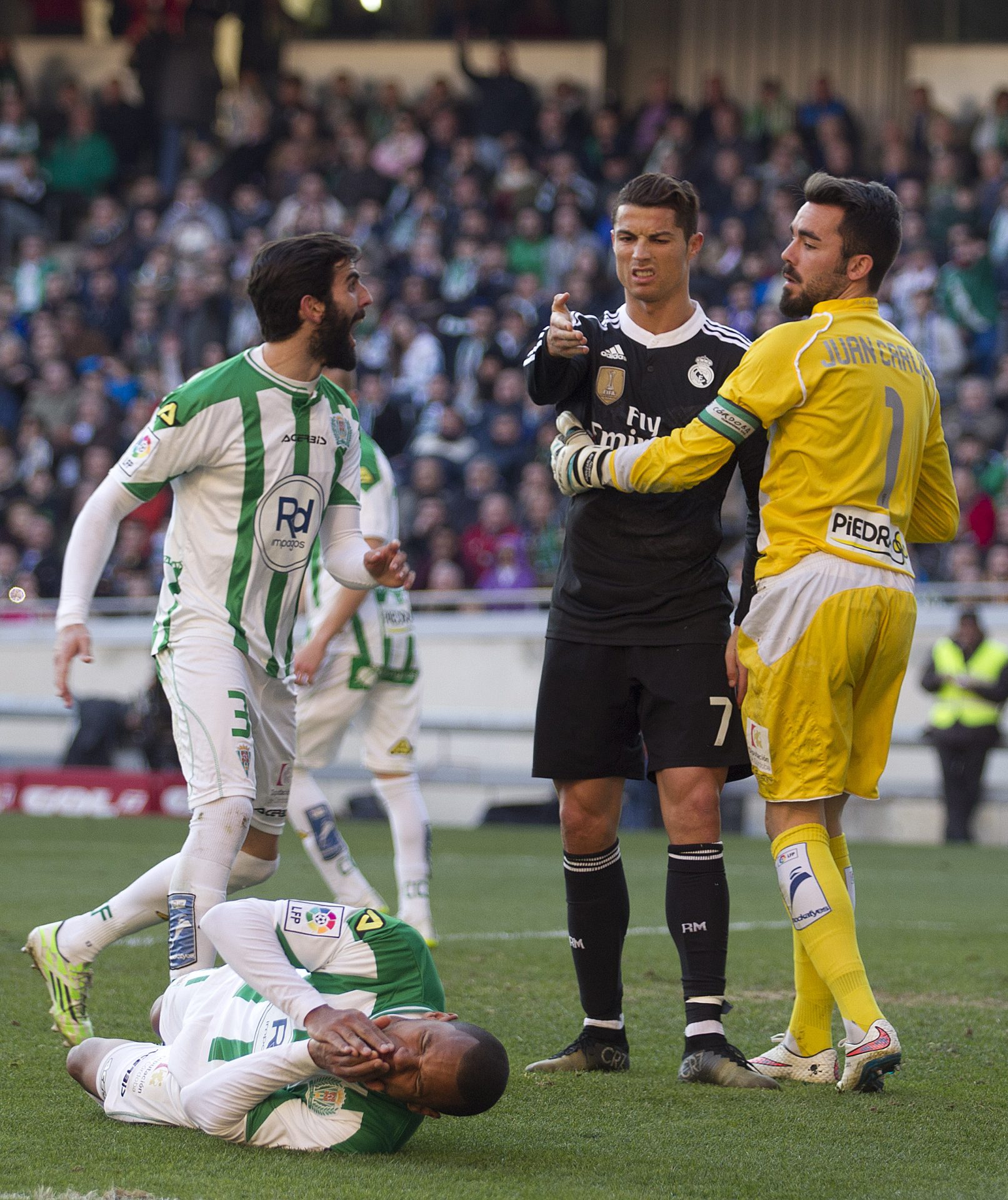 Ronaldo expulso por agressão