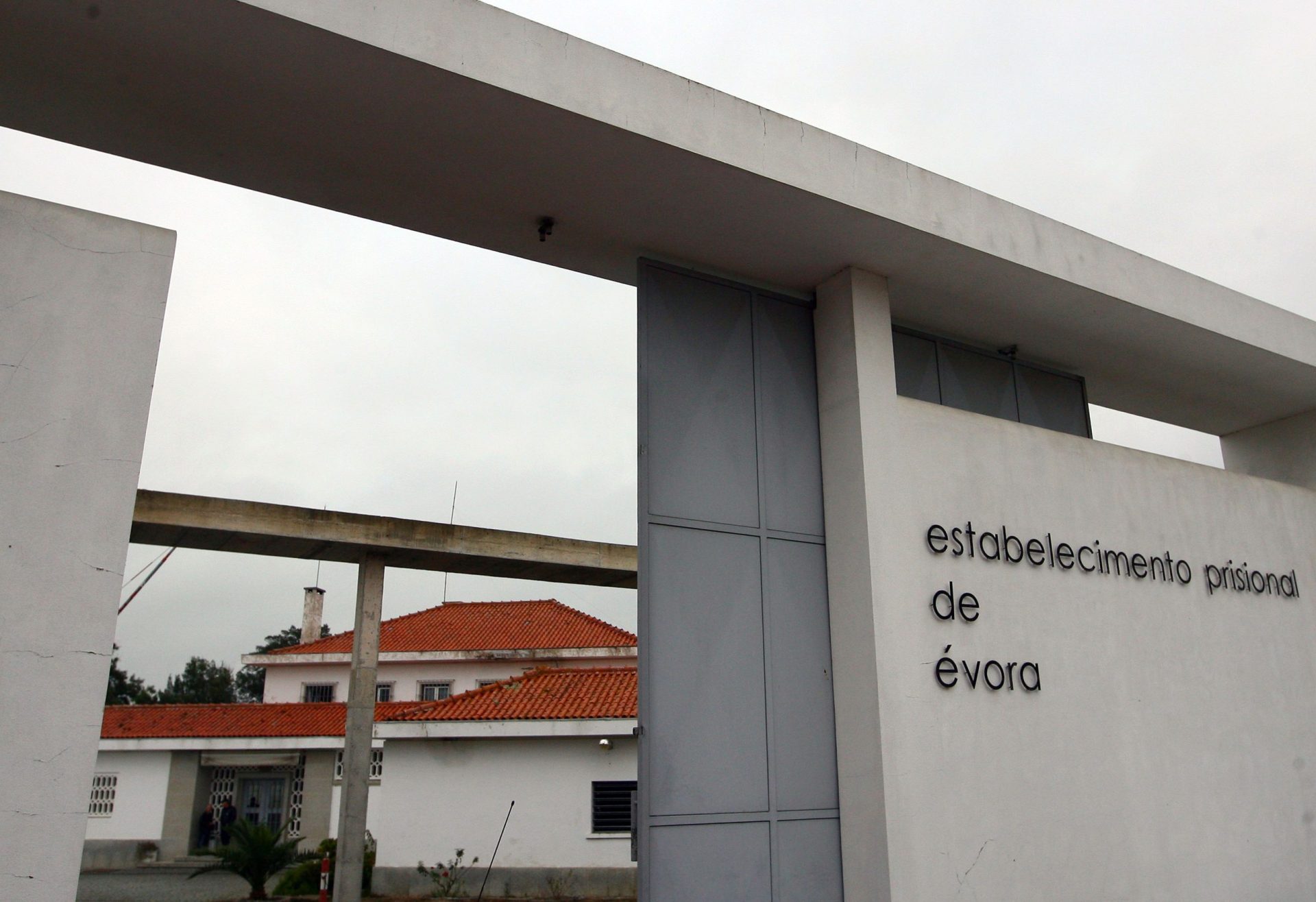 Sindicato dos Guardas Prisionais quer mais efectivos para prisão de Évora