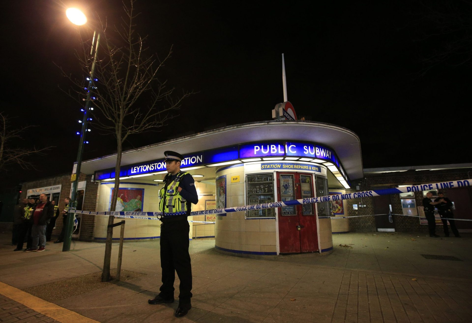 Londres: Polícia antiterrorista investiga esfaqueamentos no metro