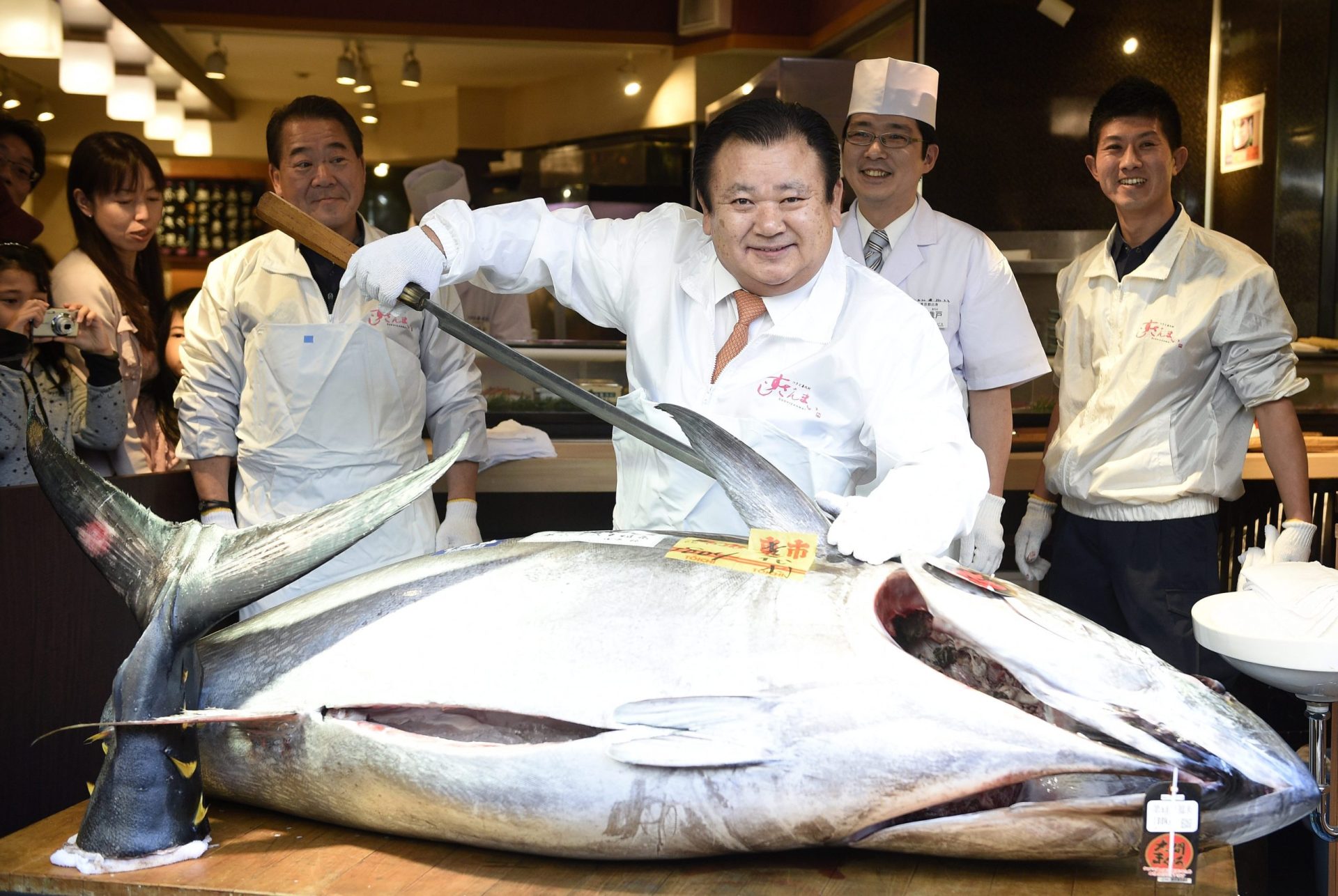 Atum de 180 quilos vendido por mais de 31 mil euros em Tóquio