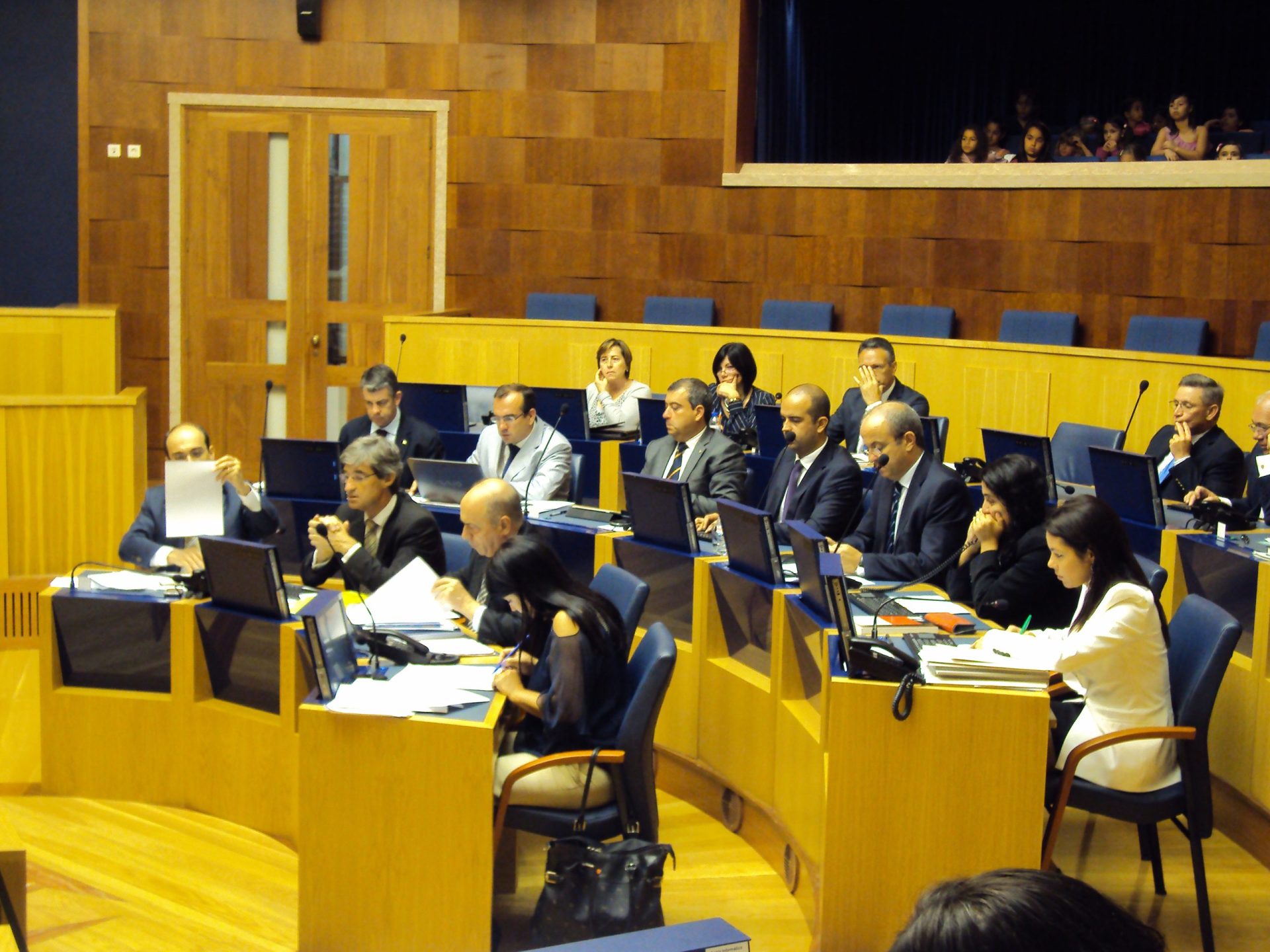 Madeira corta financiamento dos grupos parlamentares