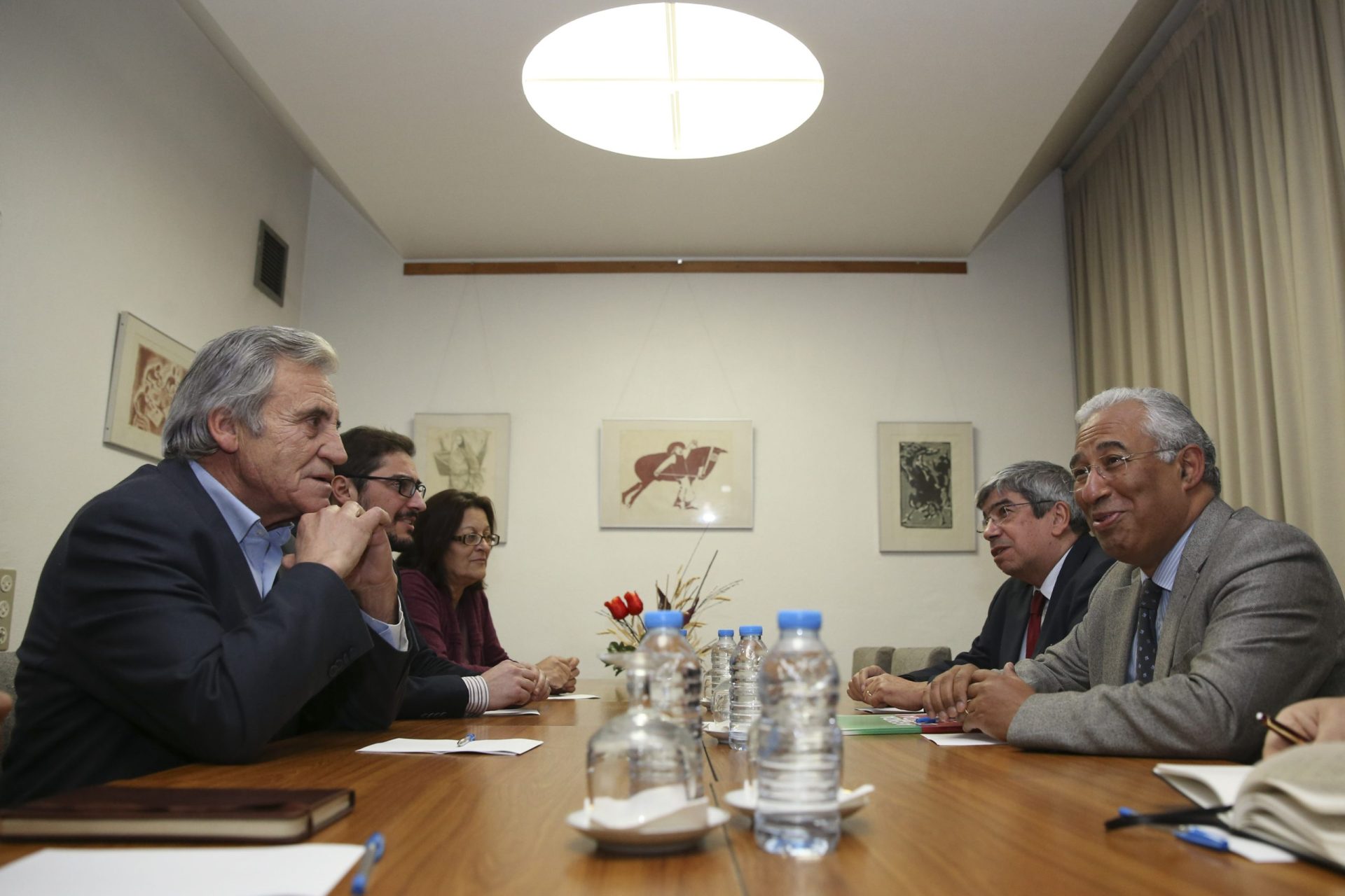 António Costa contra exclusão do PCP do debate democrático