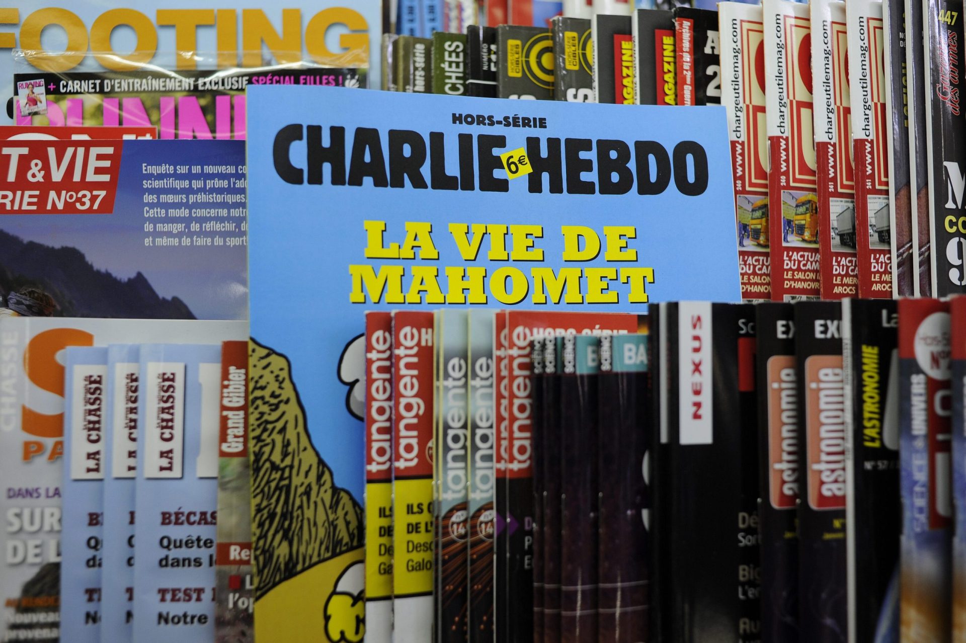 Charlie Hebdo vai para as bancas na quarta-feira com a ajuda de outros jornais