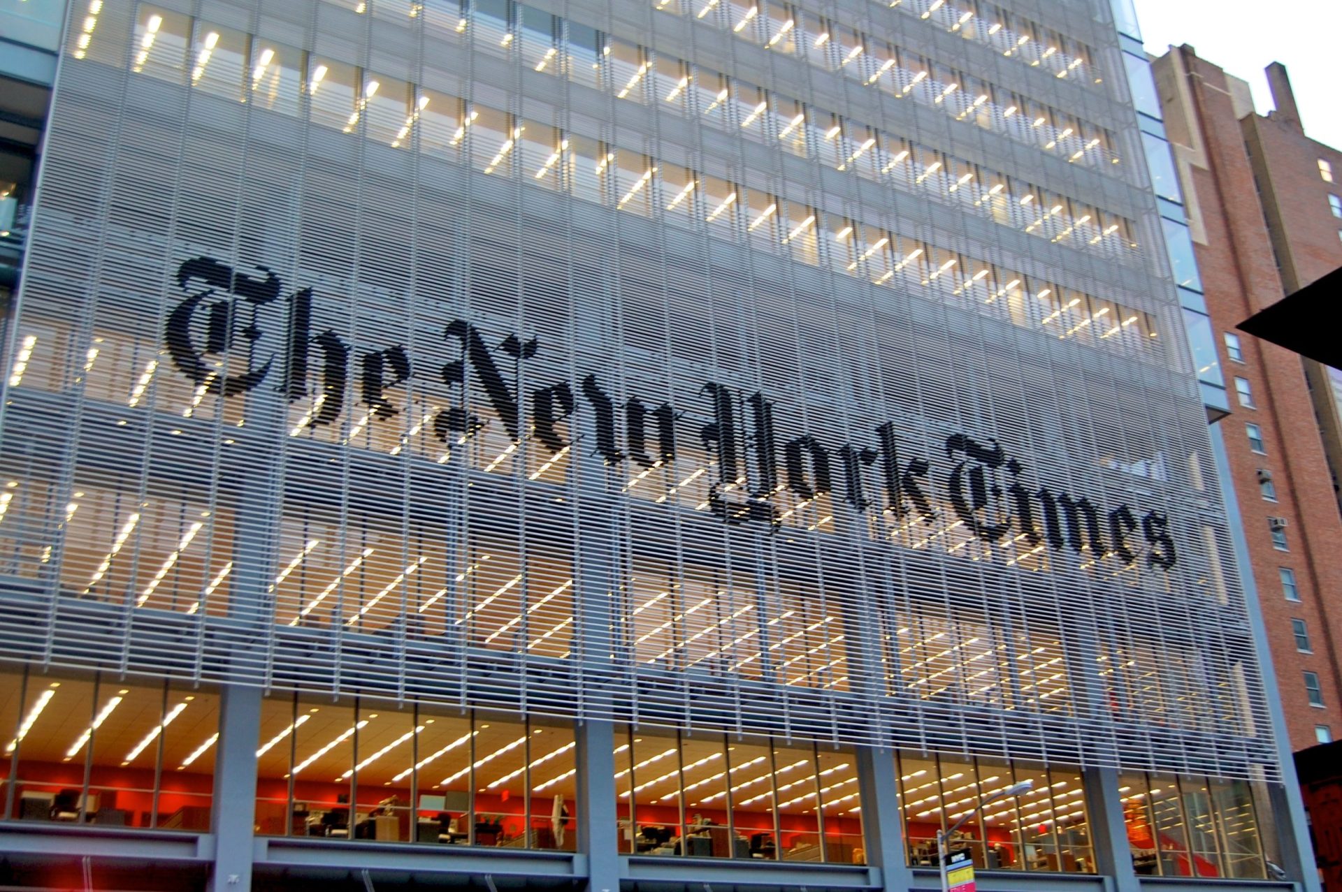 Colunista do New York Times morre na redacção