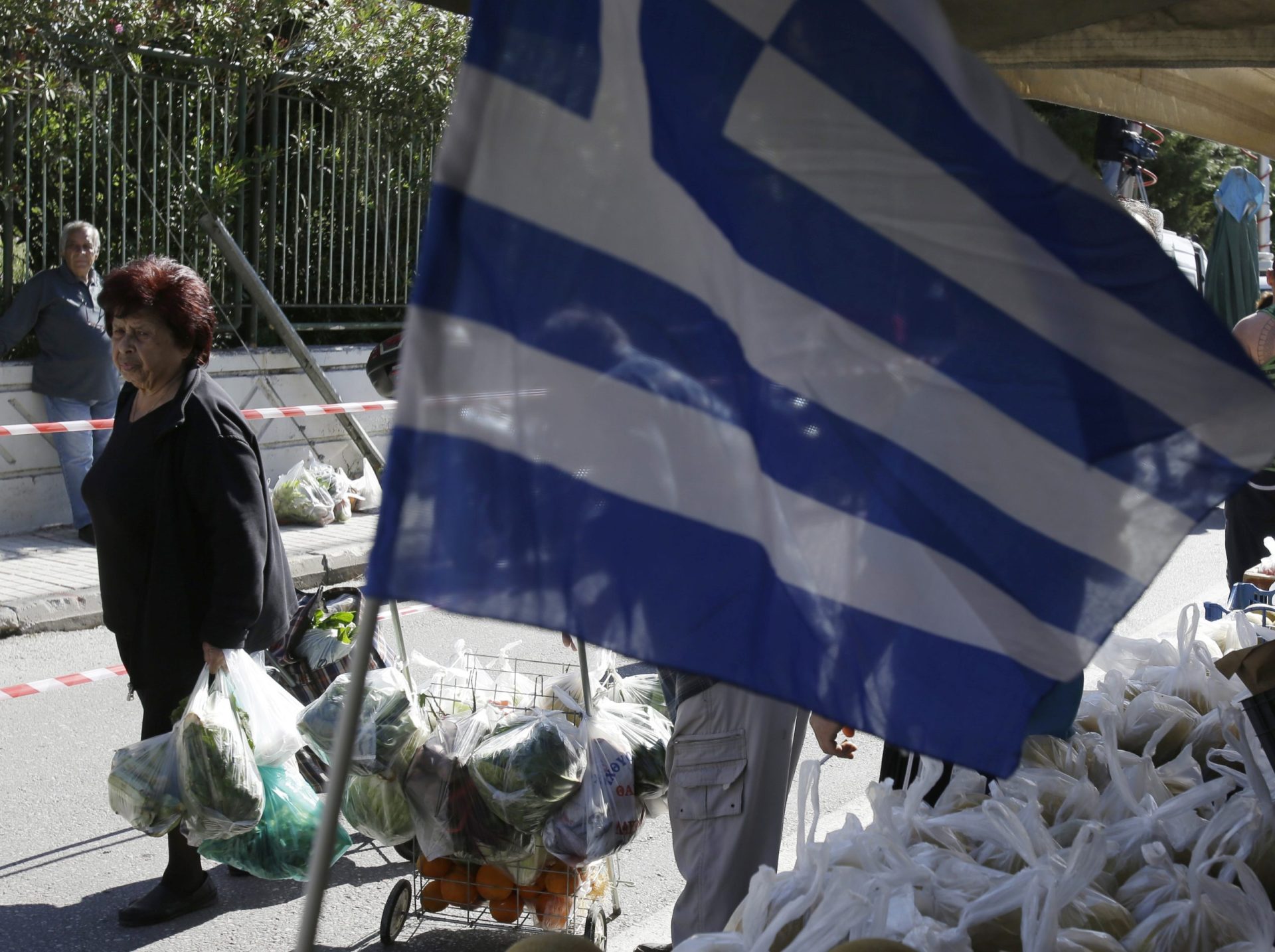 Grécia refreia entusiasmo quanto a acordo com zona euro