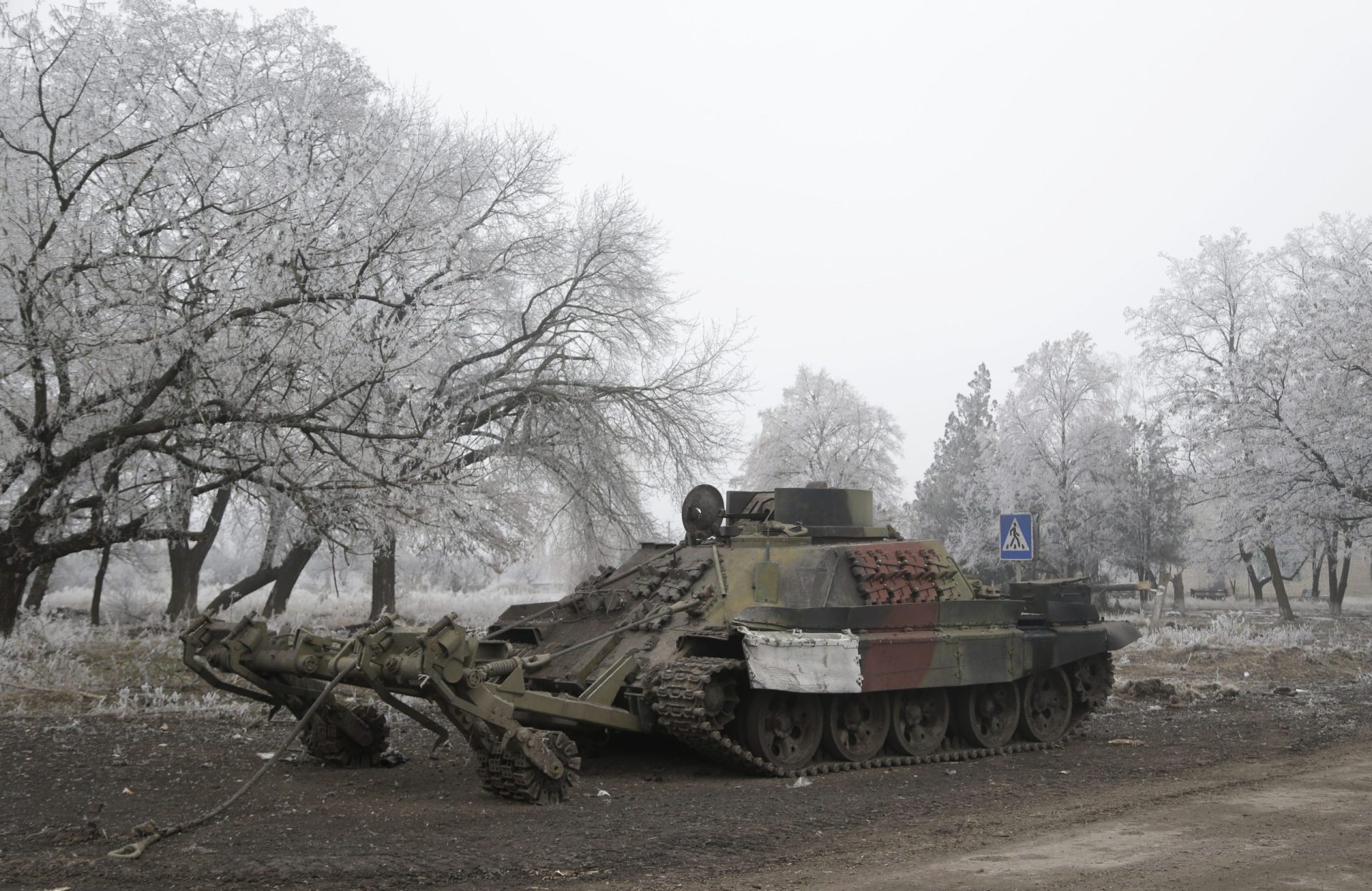 Ucrânia: Rebeldes anunciam retirada de armas pesadas
