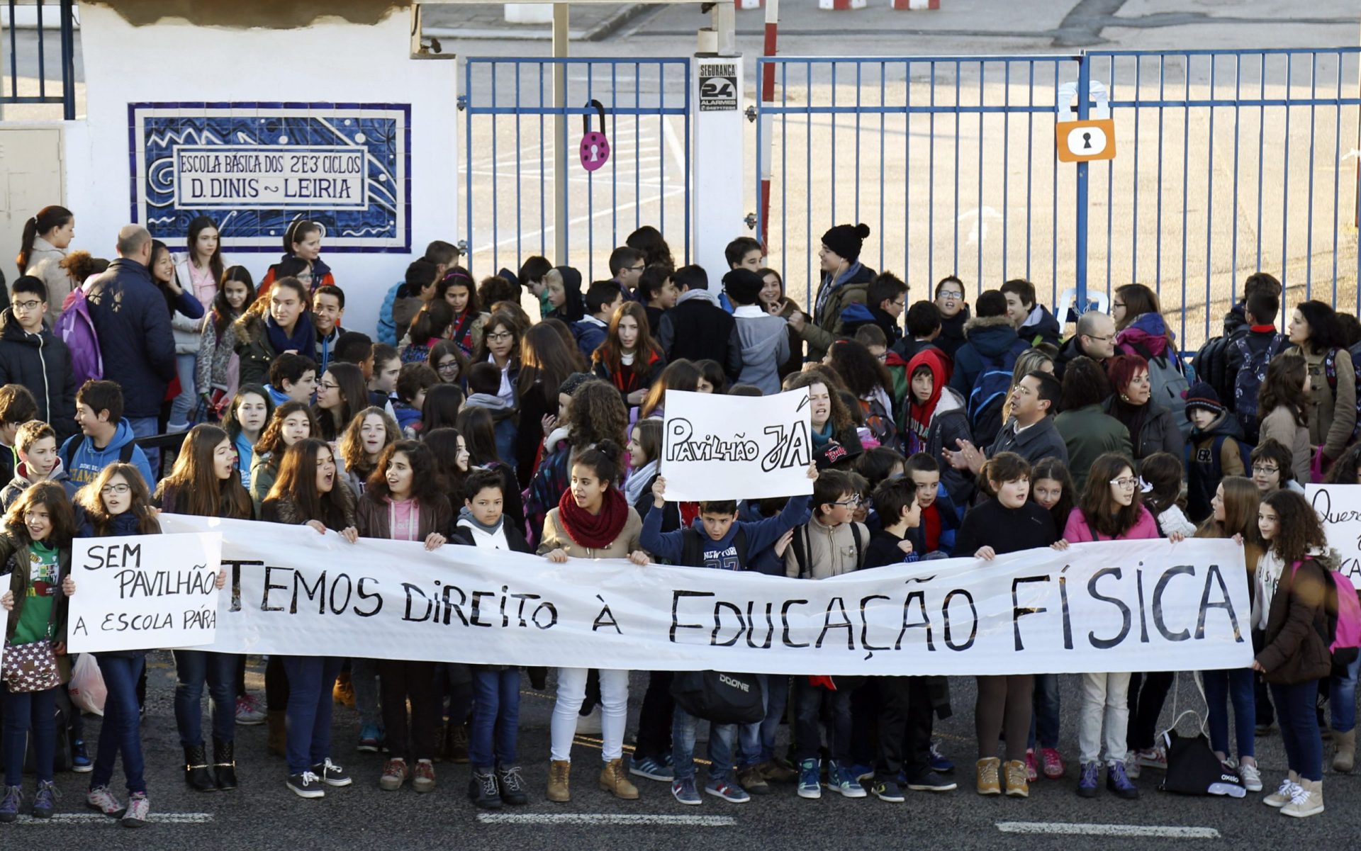 Alunos fecharam escola a cadeado em Leiria