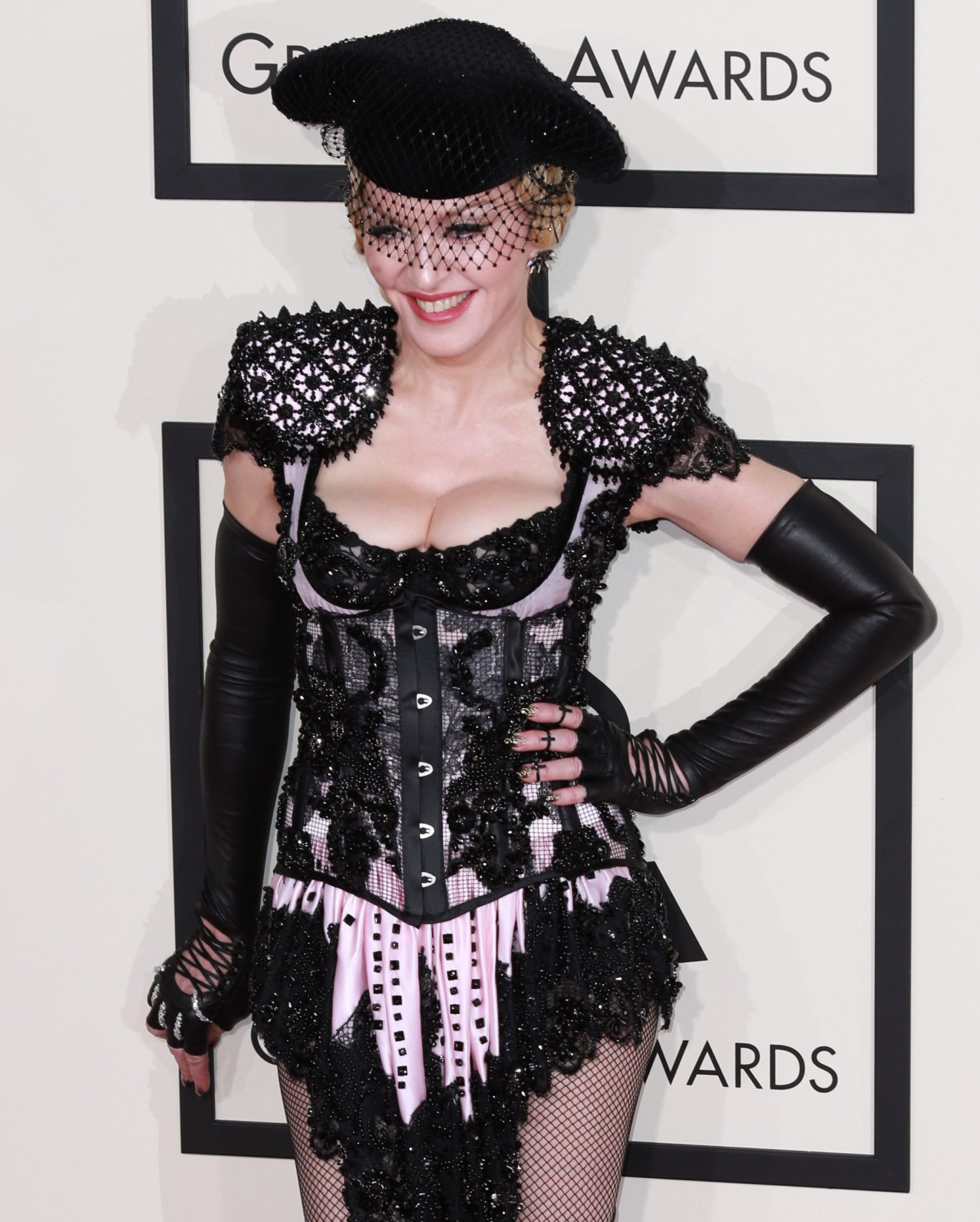 A queda aparatosa de Madonna nos Brit Awards