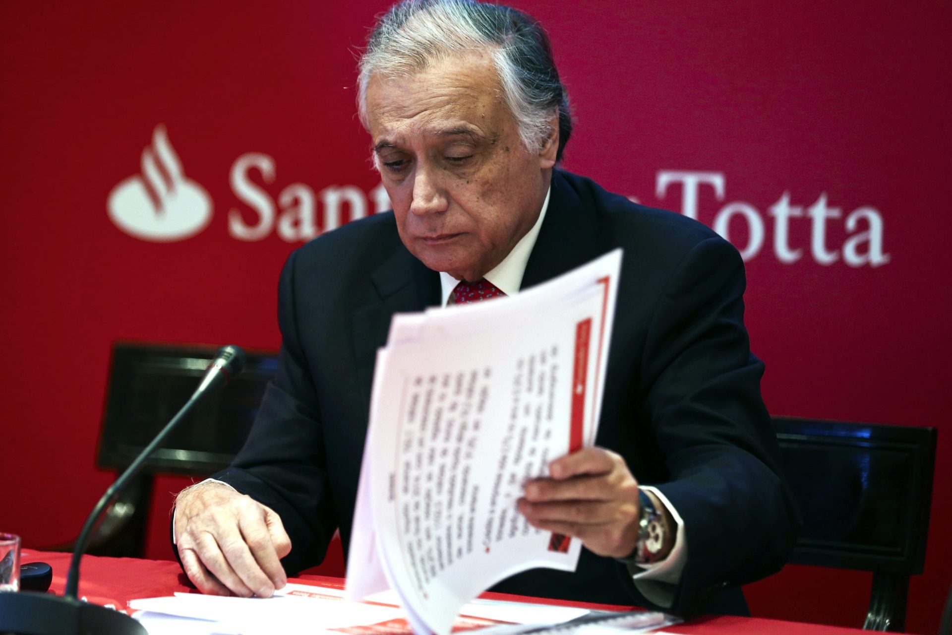Santander espera informações sobre Novo Banco para apresentar proposta