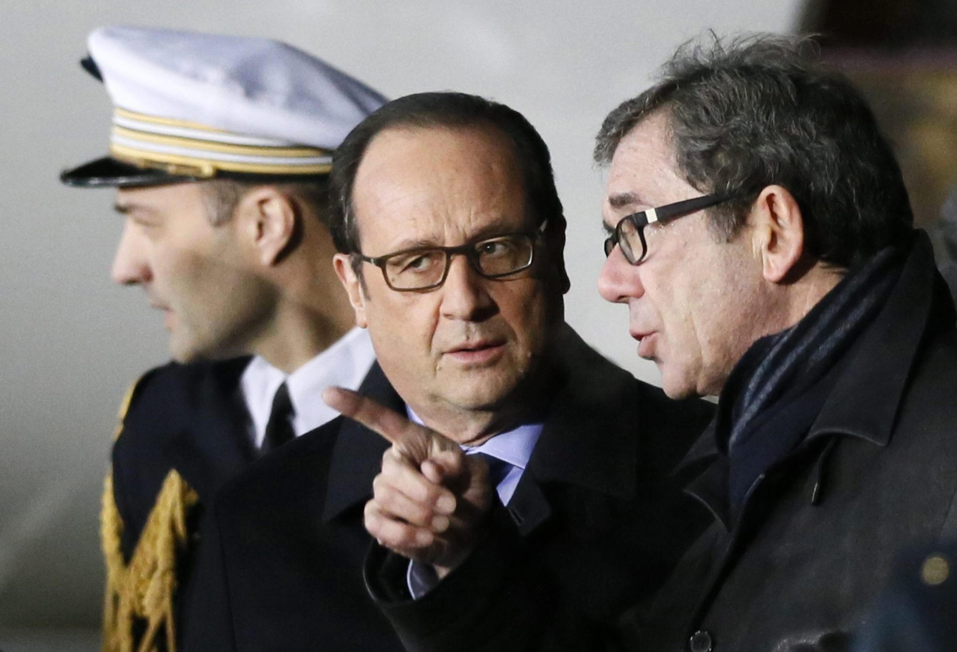 Ucrânia: Hollande considera negociações a última oportunidade de evitar a guerra